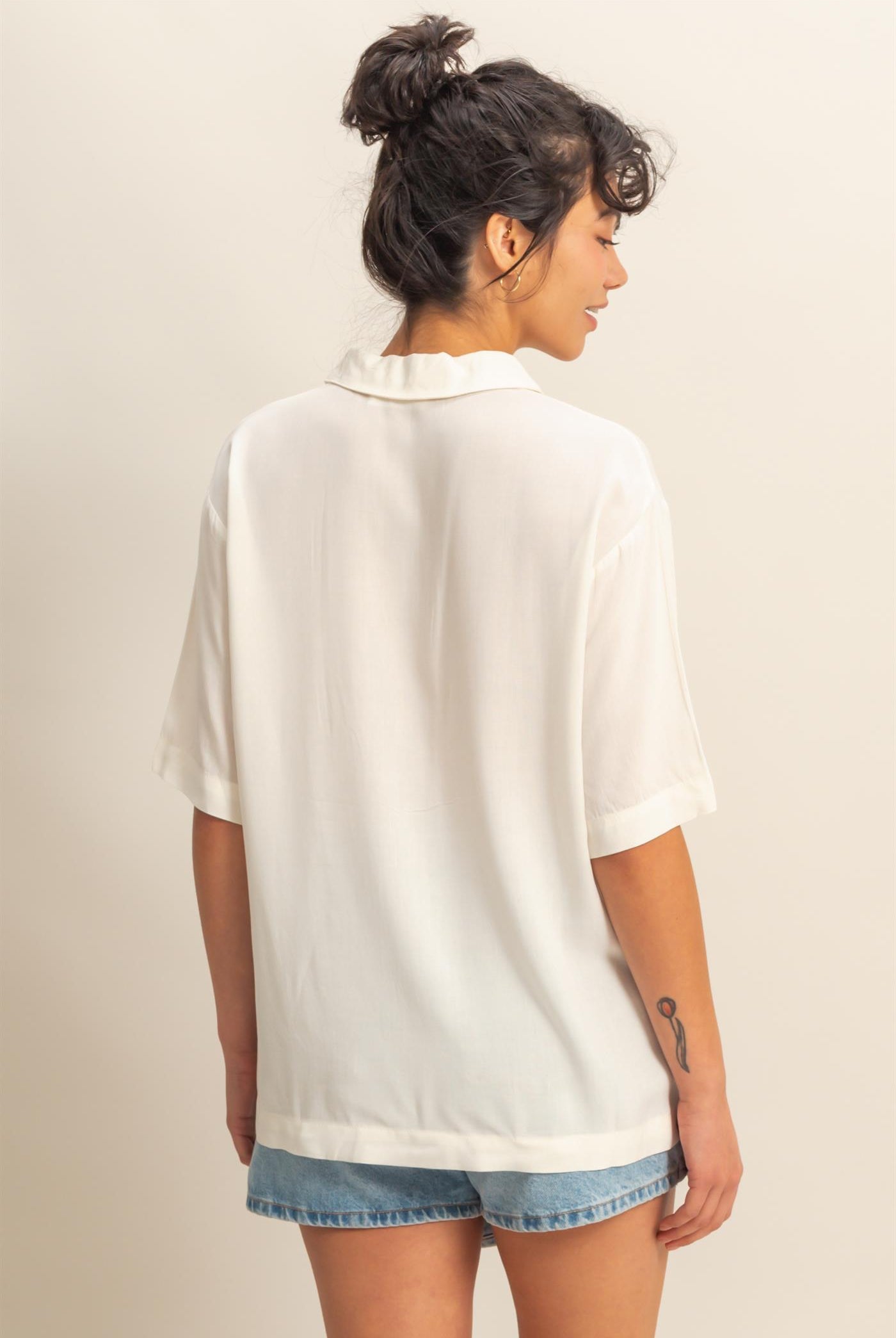 Wholesale Woven Half Button-Up Relaxed Top Clothing Tops DZ25C814 WHITE DOUBLE ZERO