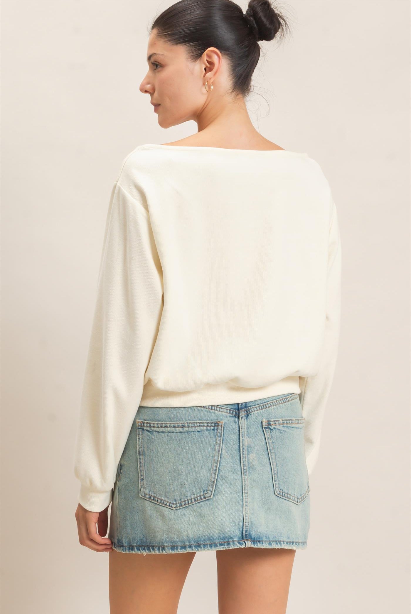 Wholesale Studded Crew Neck Sweatshirt Sweatshirts HF26E545 CREAM HYFVE