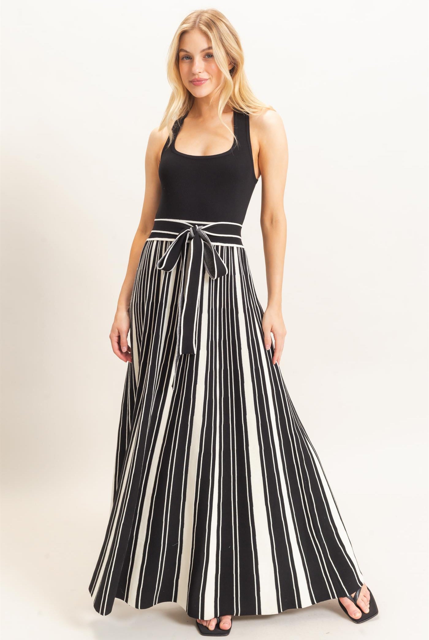 Wholesale Sleeveless Scoop Neck Dress Dresses HF26C571 BLACK HYFVE