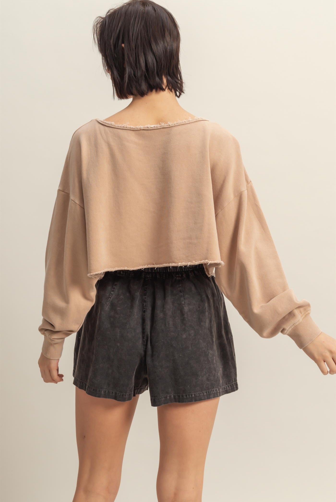 Wholesale Frayed Detail Long Sleeve Crop Top Sweatshirts DZ25A776 DARK TAUPE DOUBLE ZERO