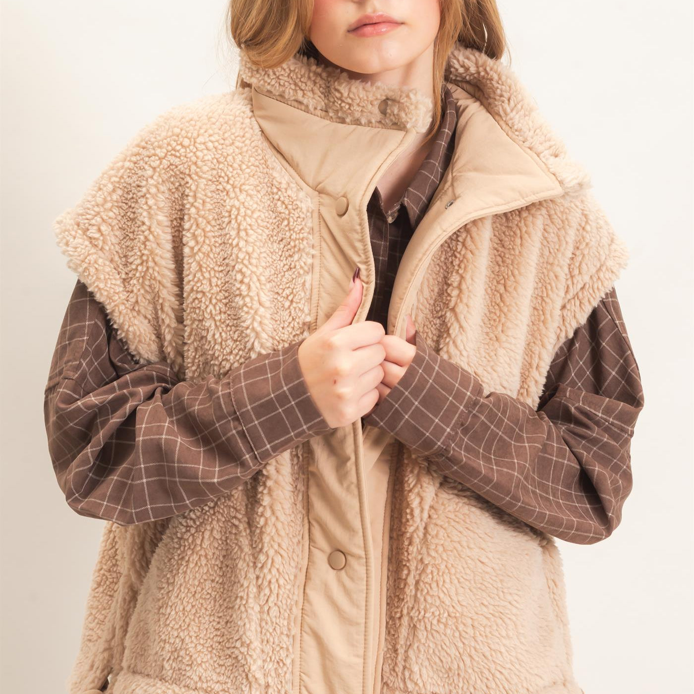 Wholesale Sherpa Vest With Snap Closure Outerwear HF26F131-D BEIGE HYFVE