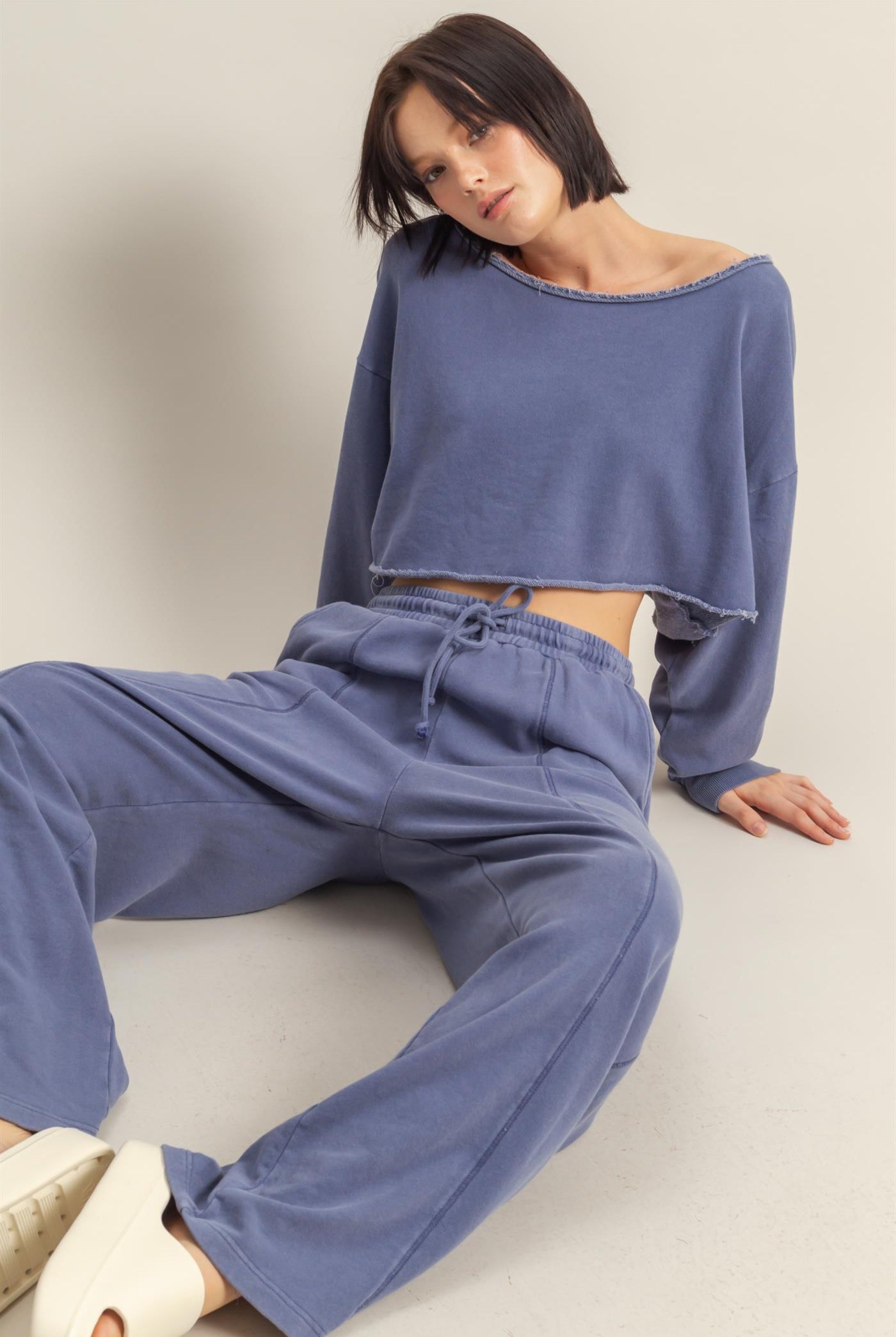 Wholesale Frayed Detail Long Sleeve Crop Top Sweatshirts DZ25A776 DARK NIGHT DOUBLE ZERO
