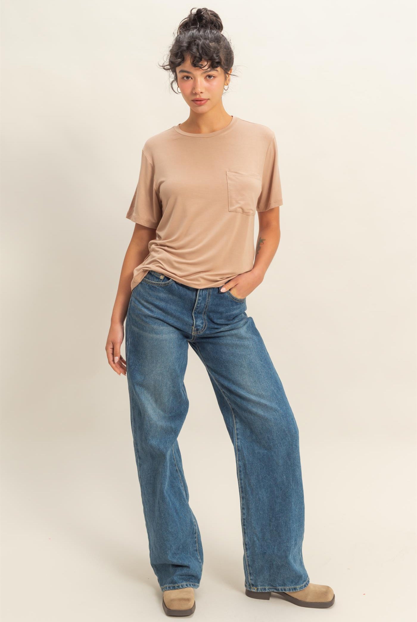 Wholesale Classic Crew Neck Short Sleeve Pocket Top T-Shirts DZ25C922 DARK TAUPE DOUBLE ZERO