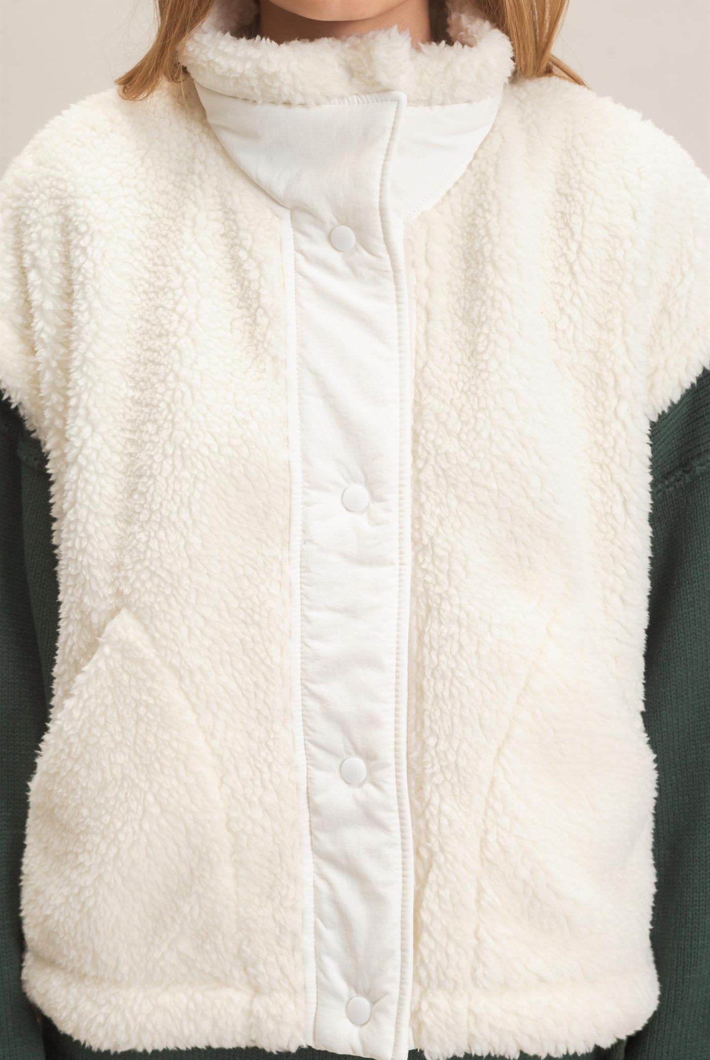 Wholesale Sherpa Vest With Snap Closure Outerwear HF26F131-D WHITE HYFVE