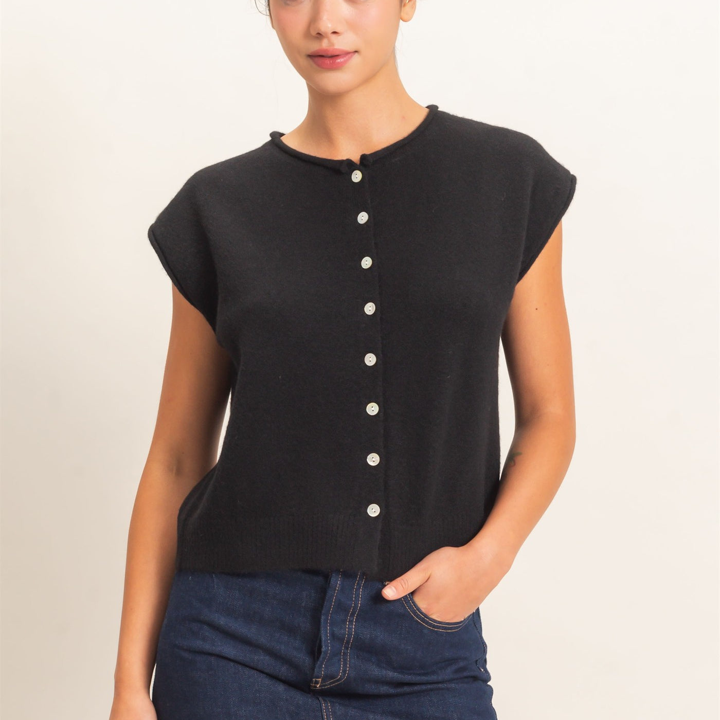 Wholesale Rolled Edge Button Front Sweater Vest Sweaters DZ26E239 BLACK DOUBLE ZERO