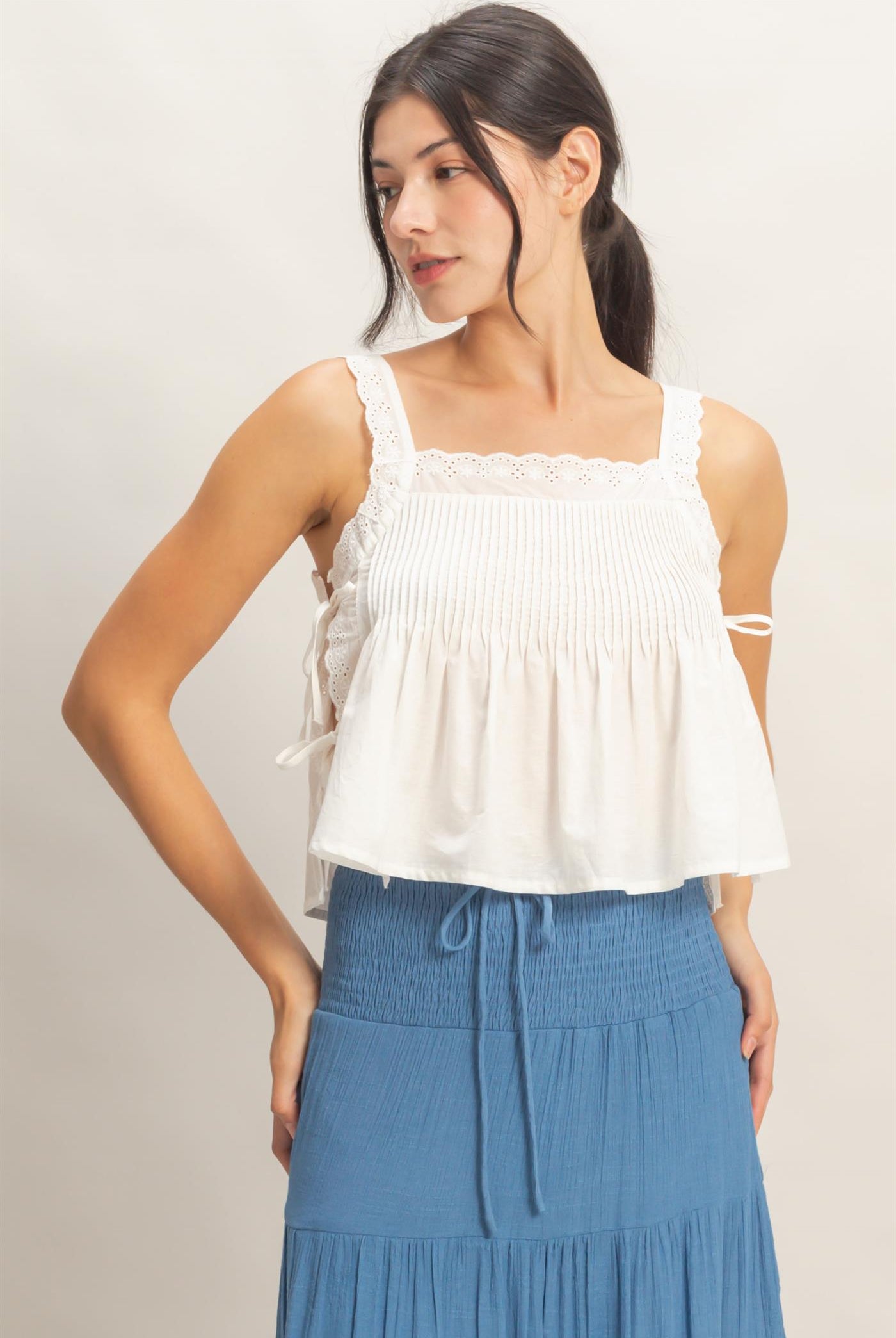 Wholesale Pleated Lace Trim Tank Tank Tops HF26C271 OFF WHITE HYFVE