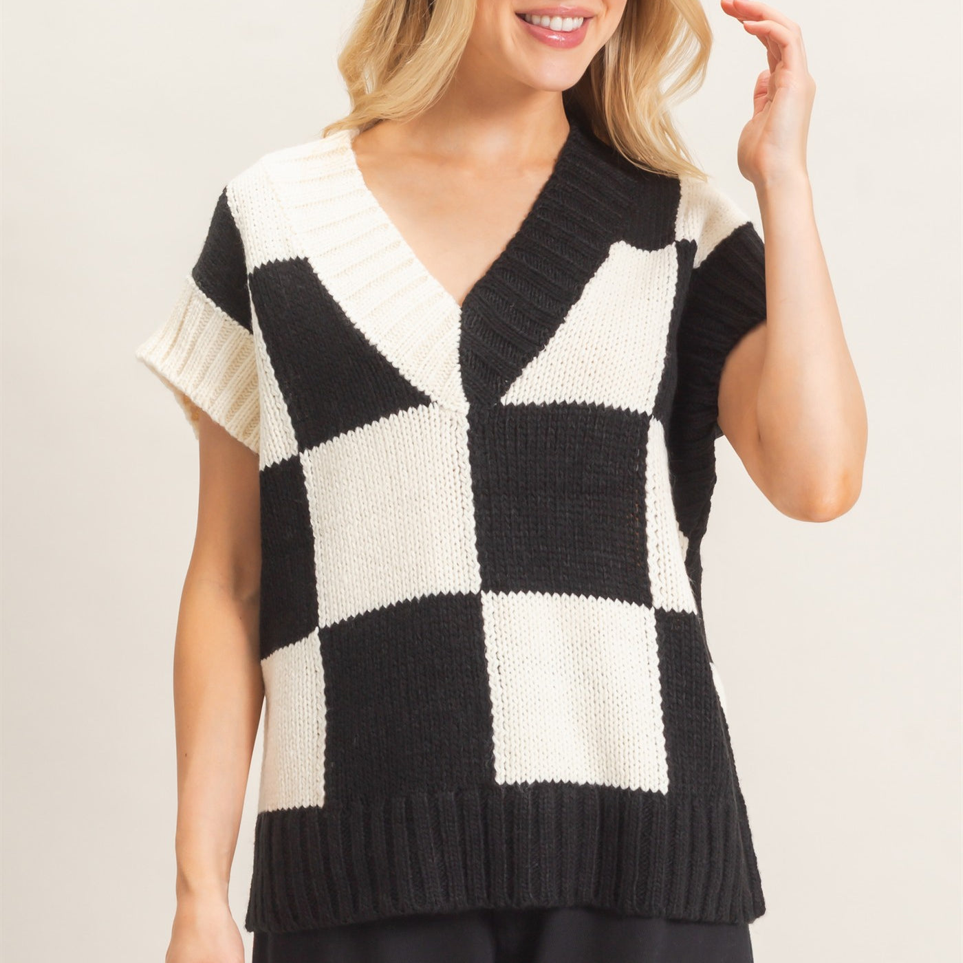 Wholesale Ribbed V-Neck Checkered Sweater Vest Sweaters HF26F180 BLACK HYFVE