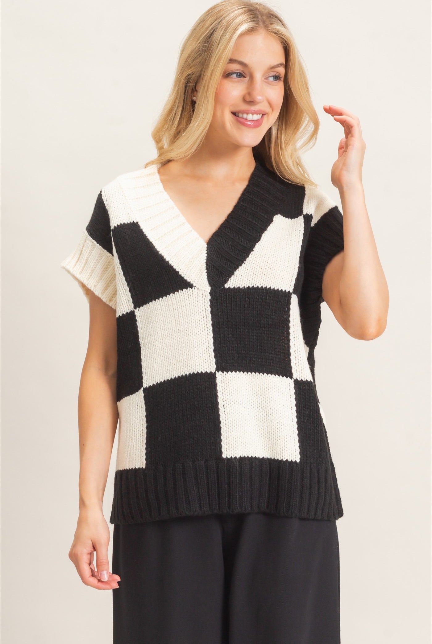 Wholesale Ribbed V-Neck Checkered Sweater Vest Sweaters HF26F180 BLACK HYFVE
