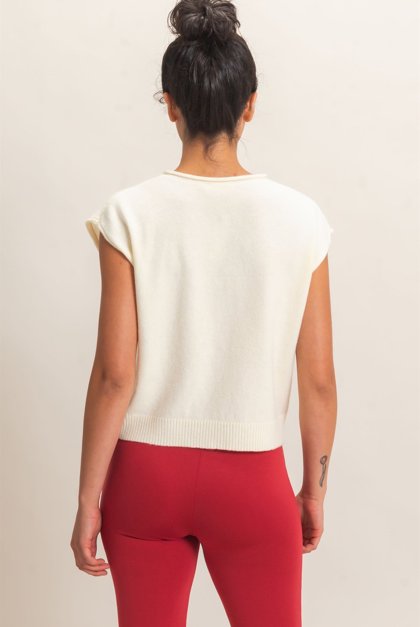 Wholesale Rolled Edge Button Front Sweater Vest Sweaters DZ26E239 CREAM DOUBLE ZERO
