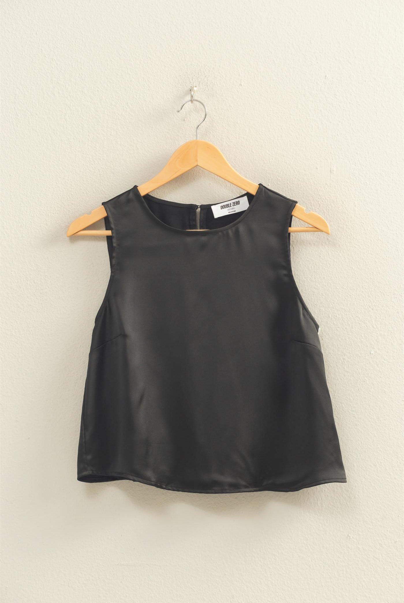 Wholesale Satin Sleeveless Round Neck Top With Back Keyhole Clothing Tops DZ26C084 BLACK DOUBLE ZERO