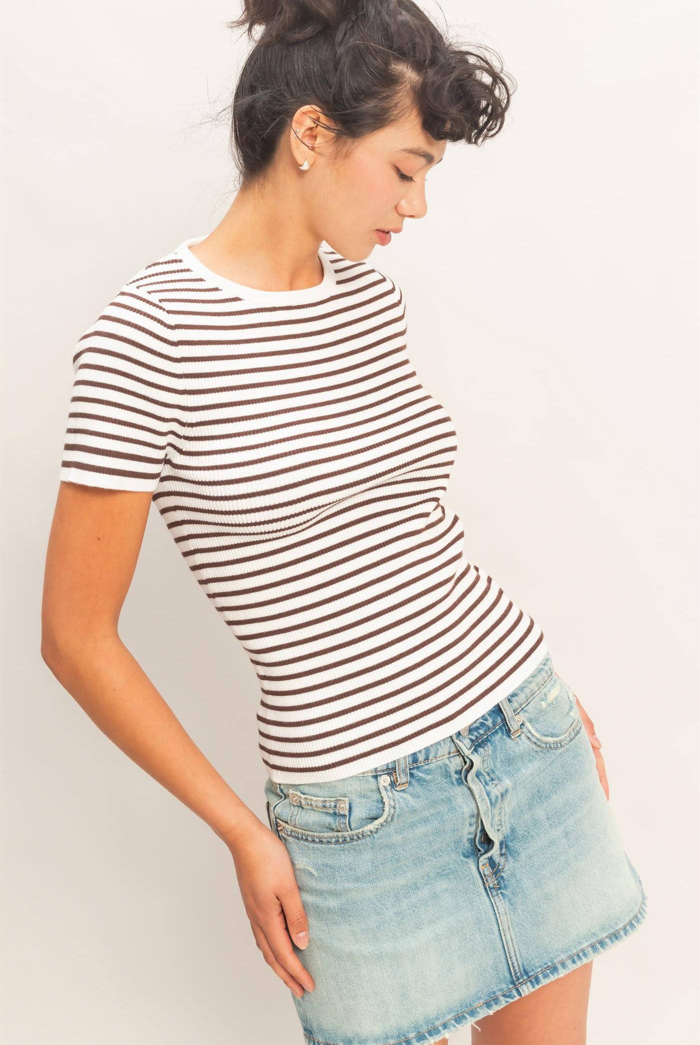 Wholesale Striped Ribbed Short Sleeve Crew Neck Knit Top Clothing Tops DZ26A450 CHOCOLATE DOUBLE ZERO