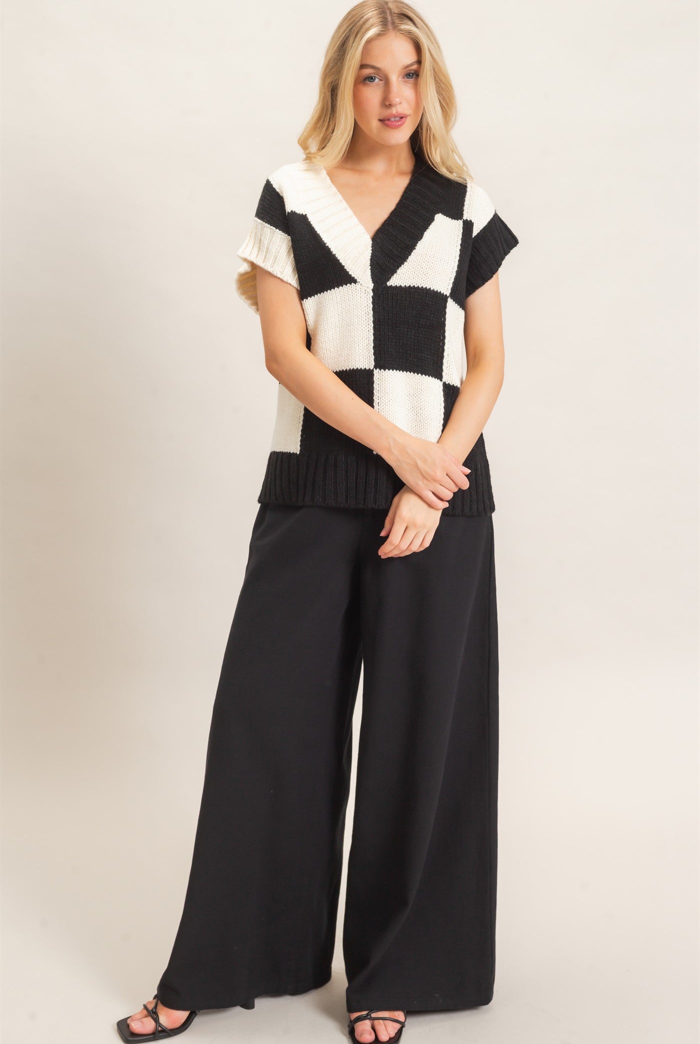 Wholesale Ribbed V-Neck Checkered Sweater Vest Sweaters HF26F180 BLACK HYFVE