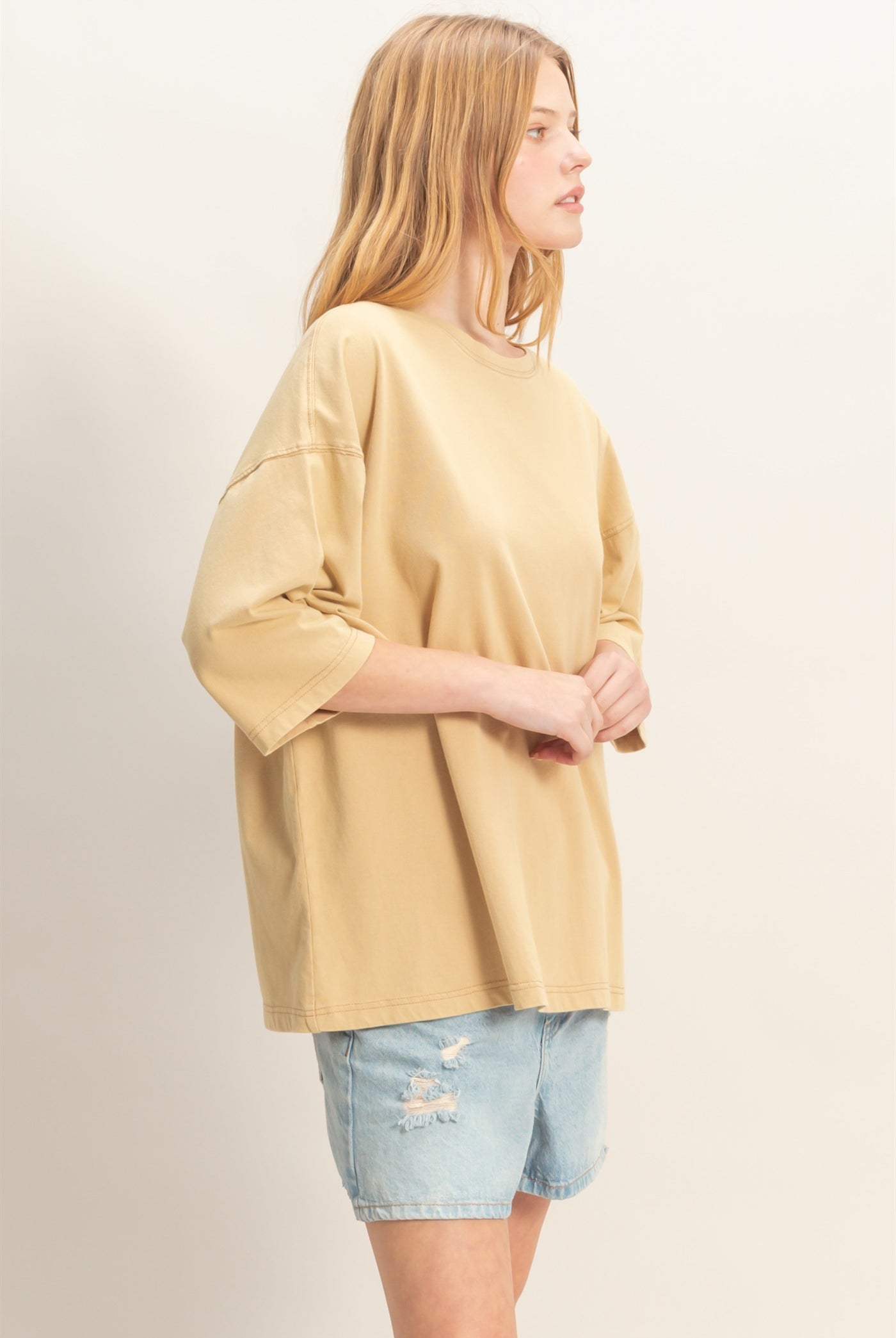 Wholesale Washed Oversized Crew Neck Top Shirts HF26A725 L.BROWN HYFVE