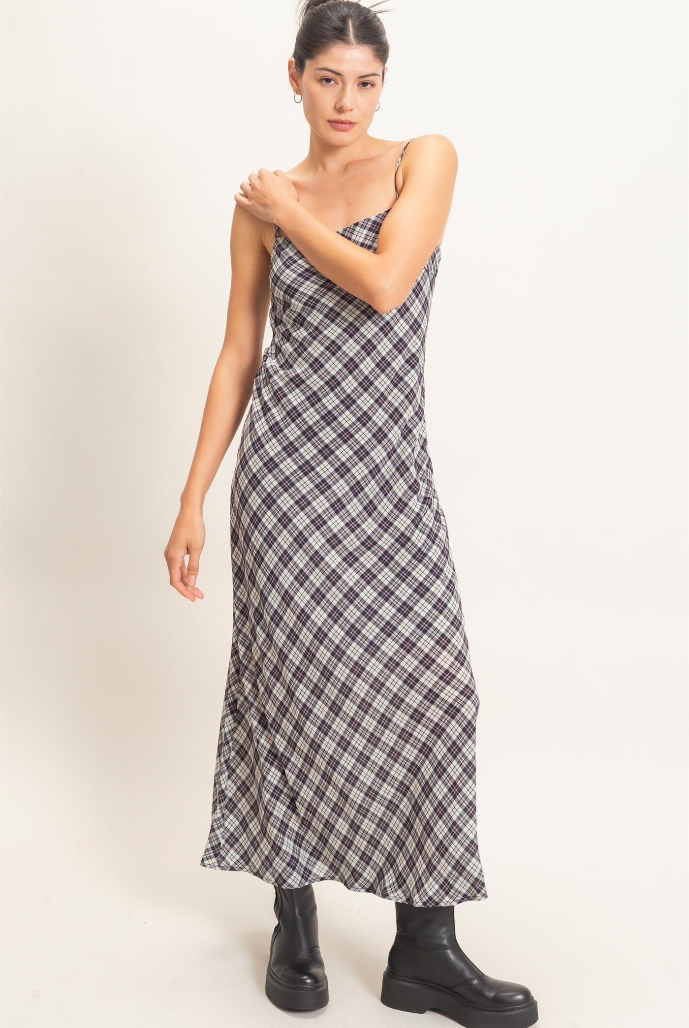 Wholesale Plaid Spaghetti Strap Maxi Dress Dresses HF26E573 BLACK HYFVE