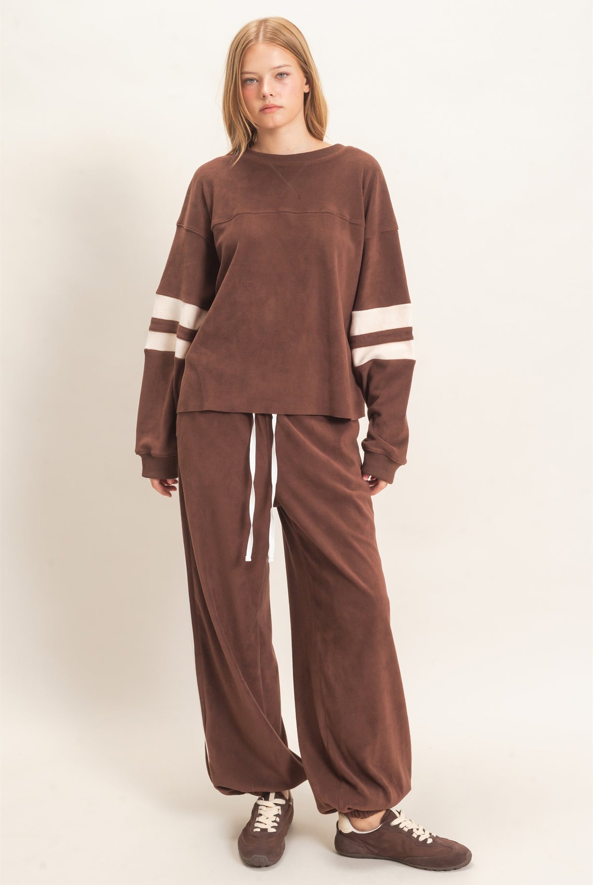Wholesale Crew Neck Long Sleeve Sweatshirt Sweatshirts HF26E425 CHOCOLATE HYFVE