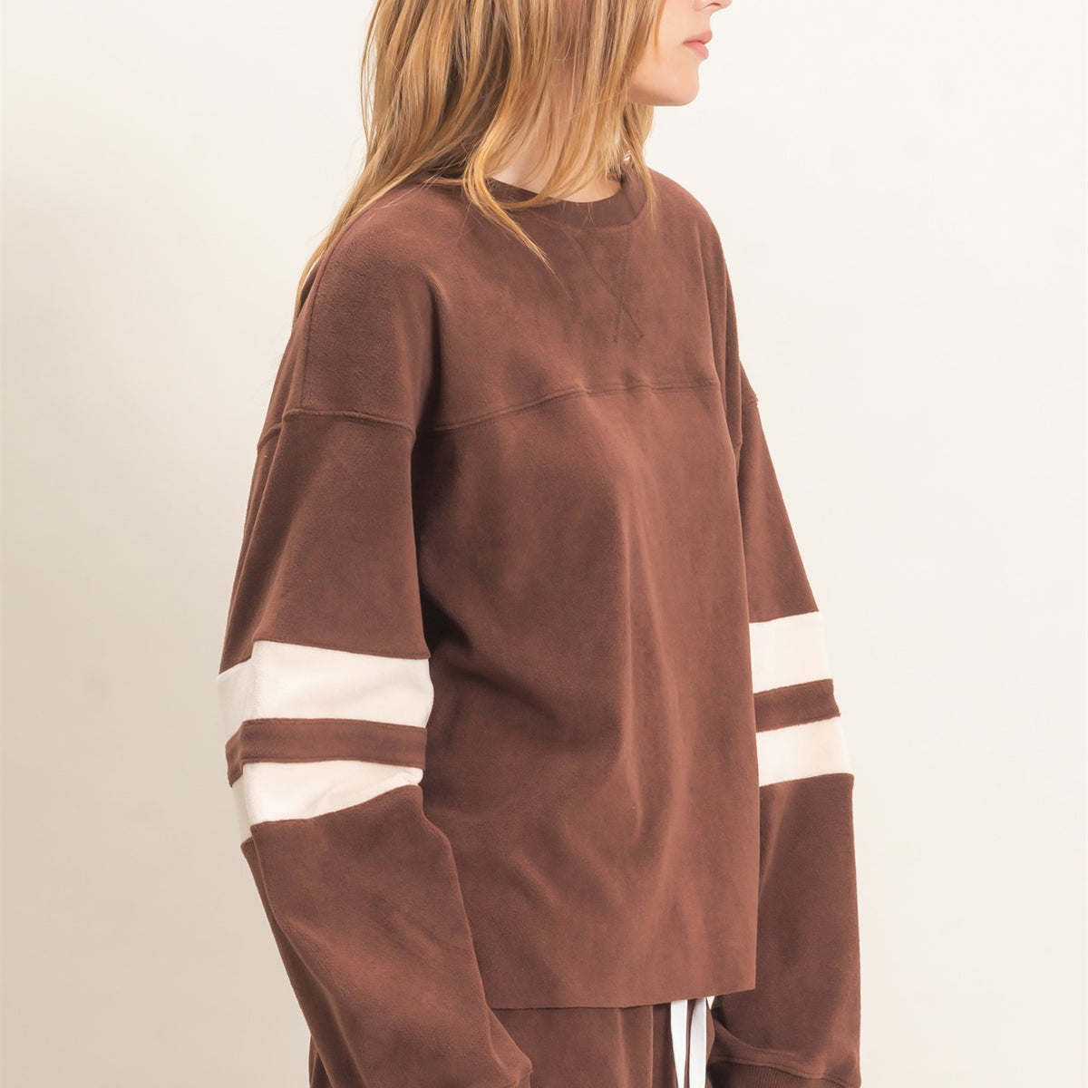 Wholesale Crew Neck Long Sleeve Sweatshirt Sweatshirts HF26E425 CHOCOLATE HYFVE