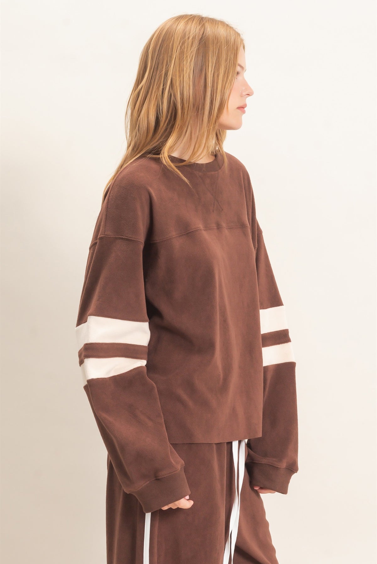 Wholesale Crew Neck Long Sleeve Sweatshirt Sweatshirts HF26E425 CHOCOLATE HYFVE