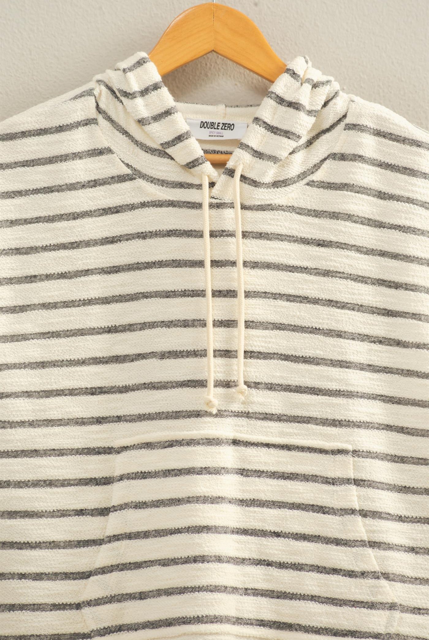 Wholesale Striped Hooded Top With Pocket Clothing Tops DZ26A755 BLACK HYFVE