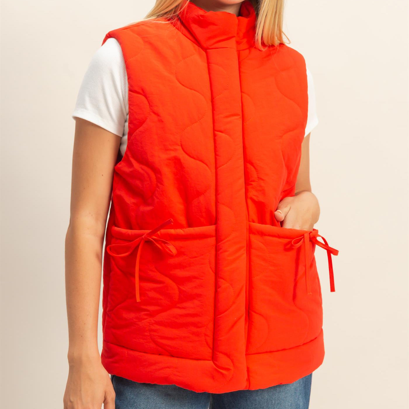 Wholesale Wave Quilted Ribbon Tie Detailed Puffer Vest Vests HF25E498 RED HYFVE