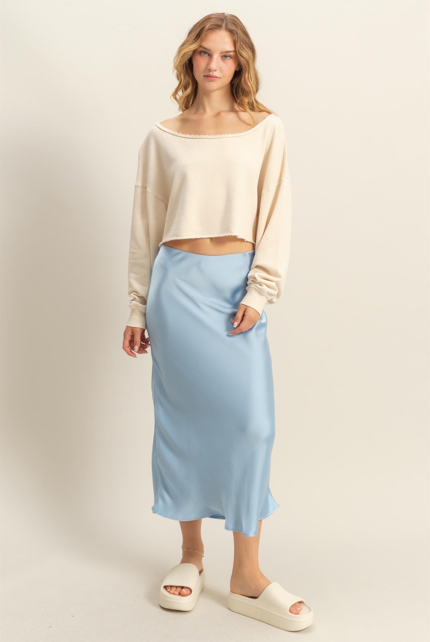 Wholesale Frayed Detail Long Sleeve Crop Top Sweatshirts DZ25A776 ALPACA DOUBLE ZERO