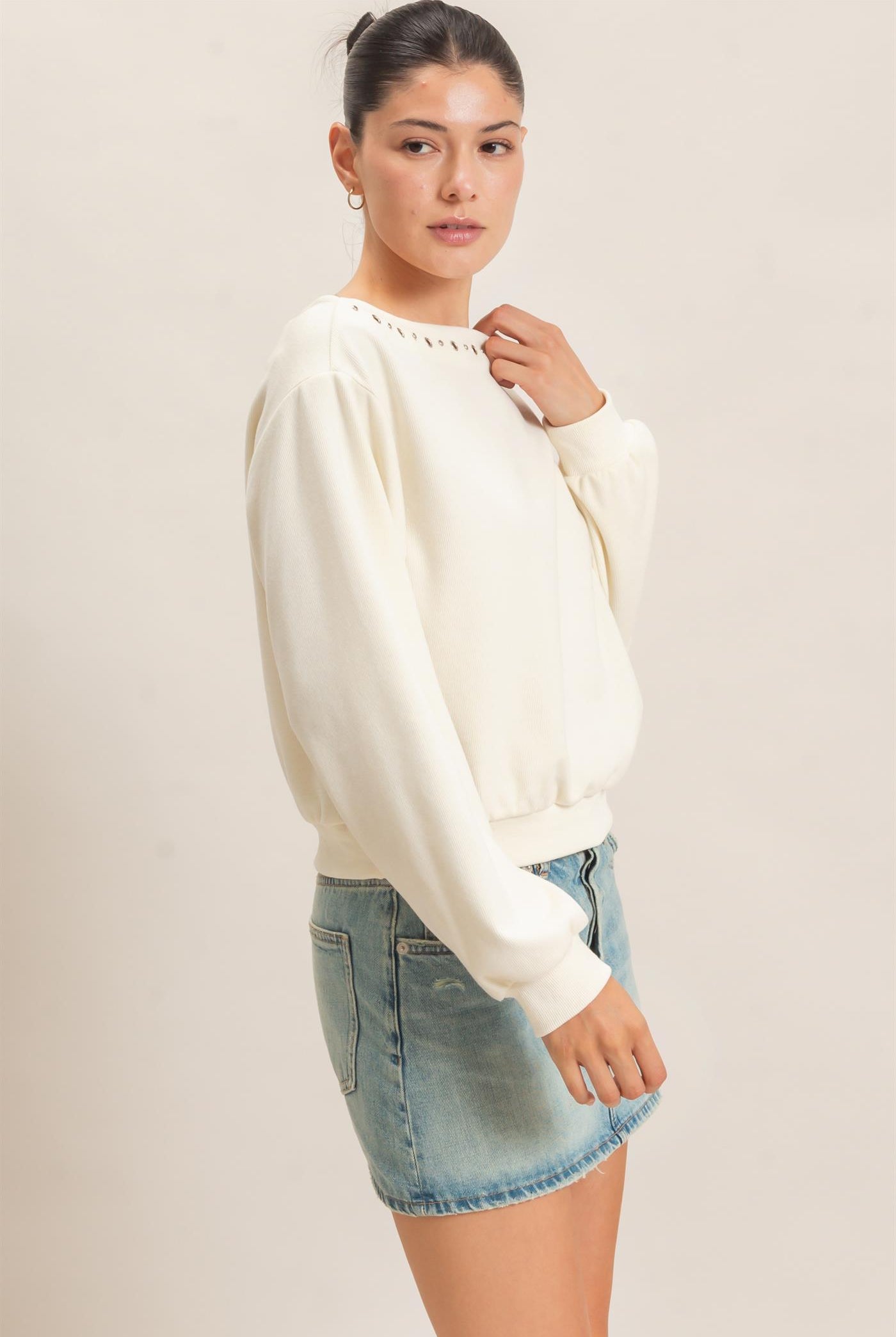 Wholesale Studded Crew Neck Sweatshirt Sweatshirts HF26E545 CREAM HYFVE