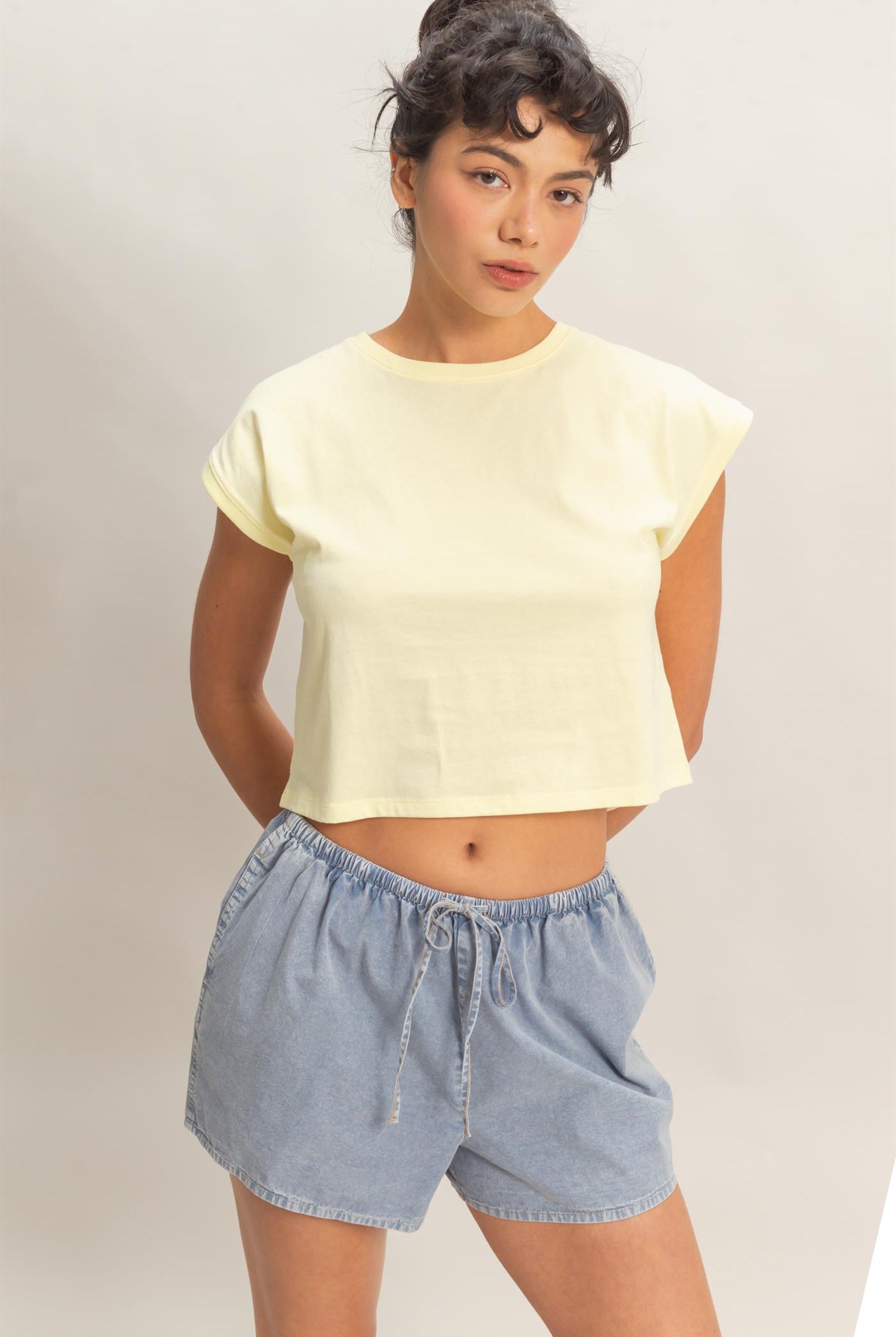 Wholesale Classic Crew Neck Sleeveless Top Shirts DZ24A652 PALE YELLOW DOUBLE ZERO