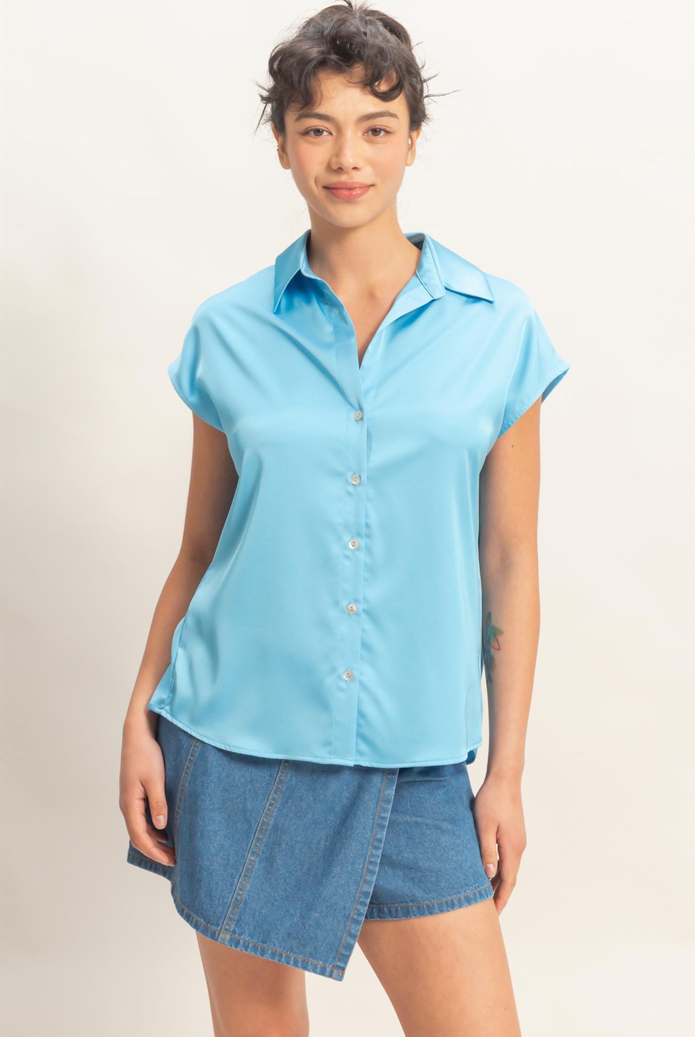 Wholesale Sleeveless Satin Button-Up Blouse Blouses DZ26A726 BLUE DOUBLE ZERO