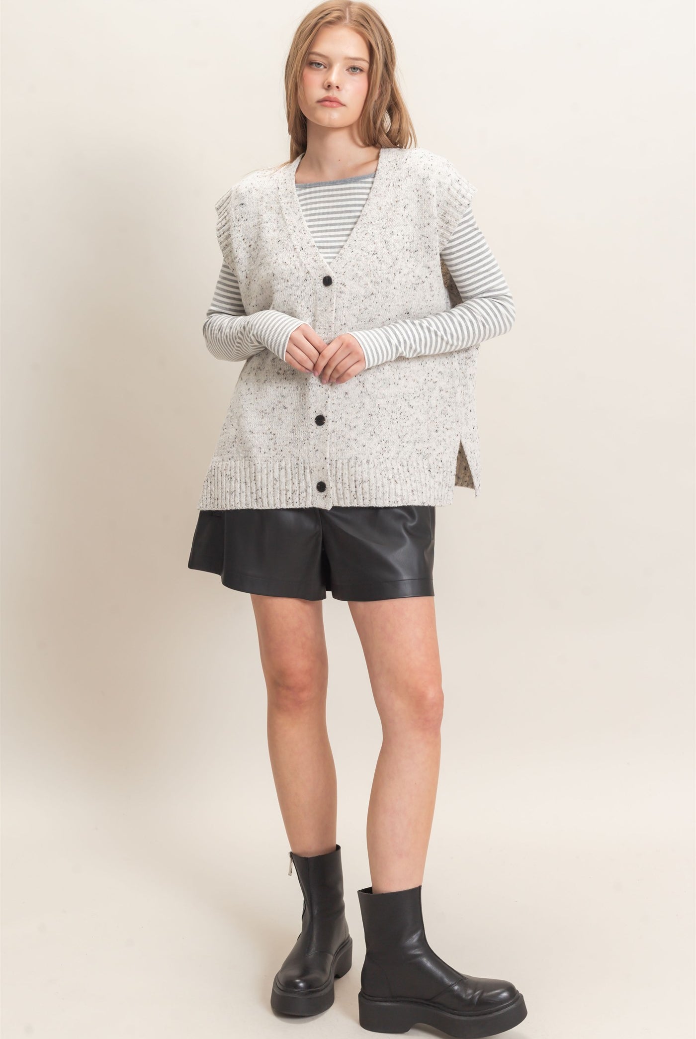 Wholesale V-Neck Knit Vest Sweaters HF26E484 OATMEAL HYFVE
