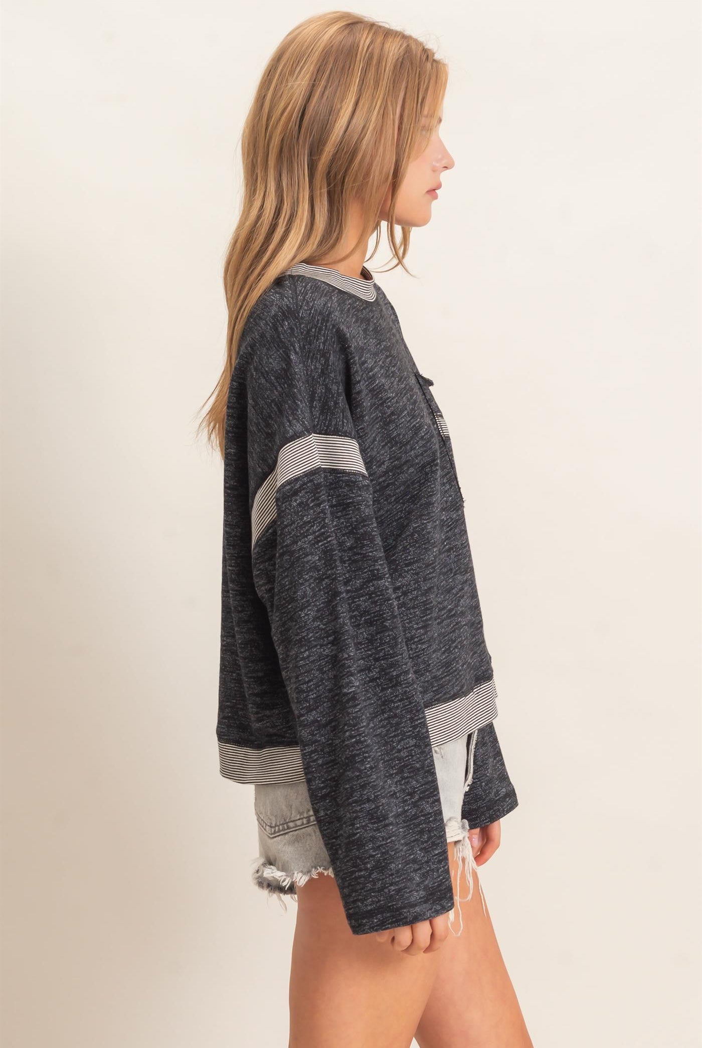 Wholesale Striped Trim Pocket Sweatshirt Sweatshirts HF26E557 BLACK HYFVE
