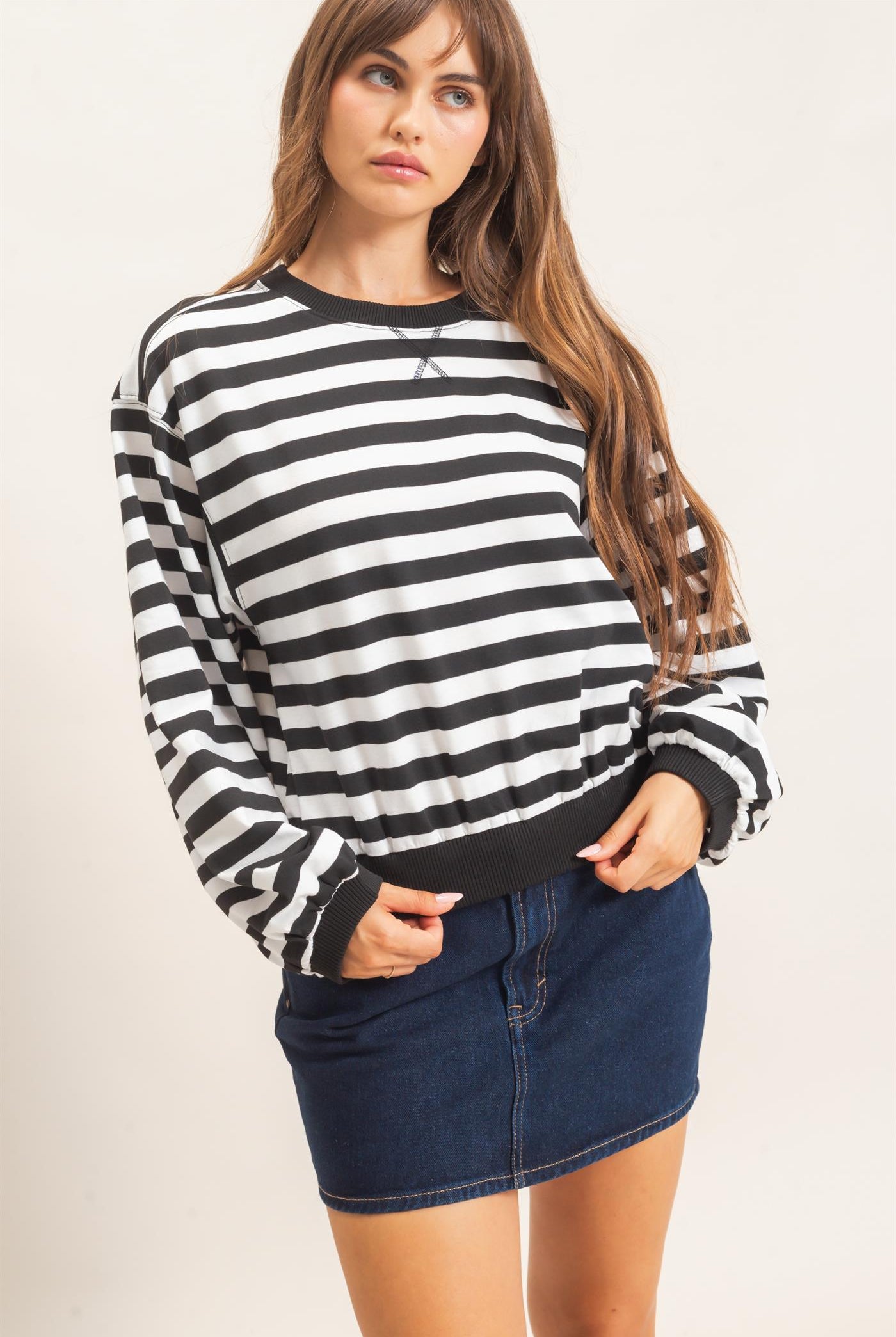 Wholesale Striped Crew Neck Sweatshirt Sweatshirts HF26E010 BLACK HYFVE