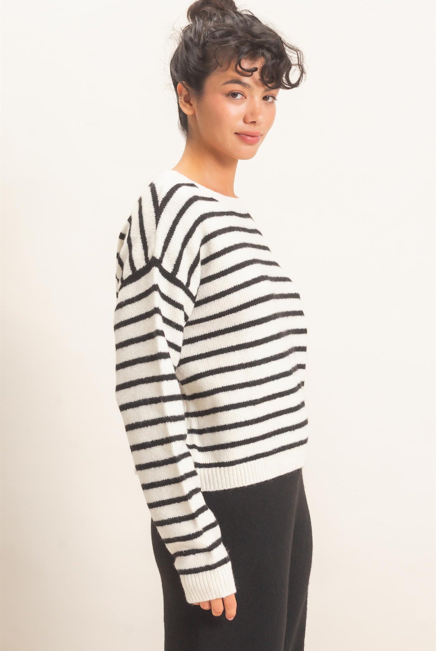 Wholesale Striped Crew Neck Sweater Sweaters DZ26C612 CREAM DOUBLE ZERO