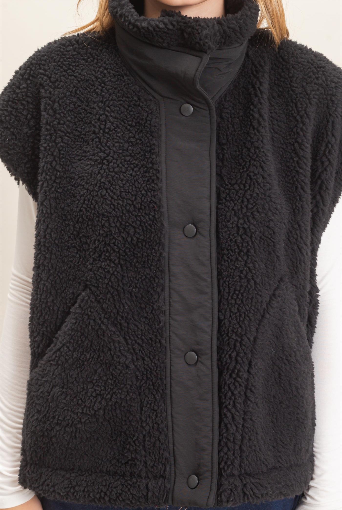 Wholesale Sherpa Vest With Snap Closure Outerwear HF26F131-D BLACK HYFVE