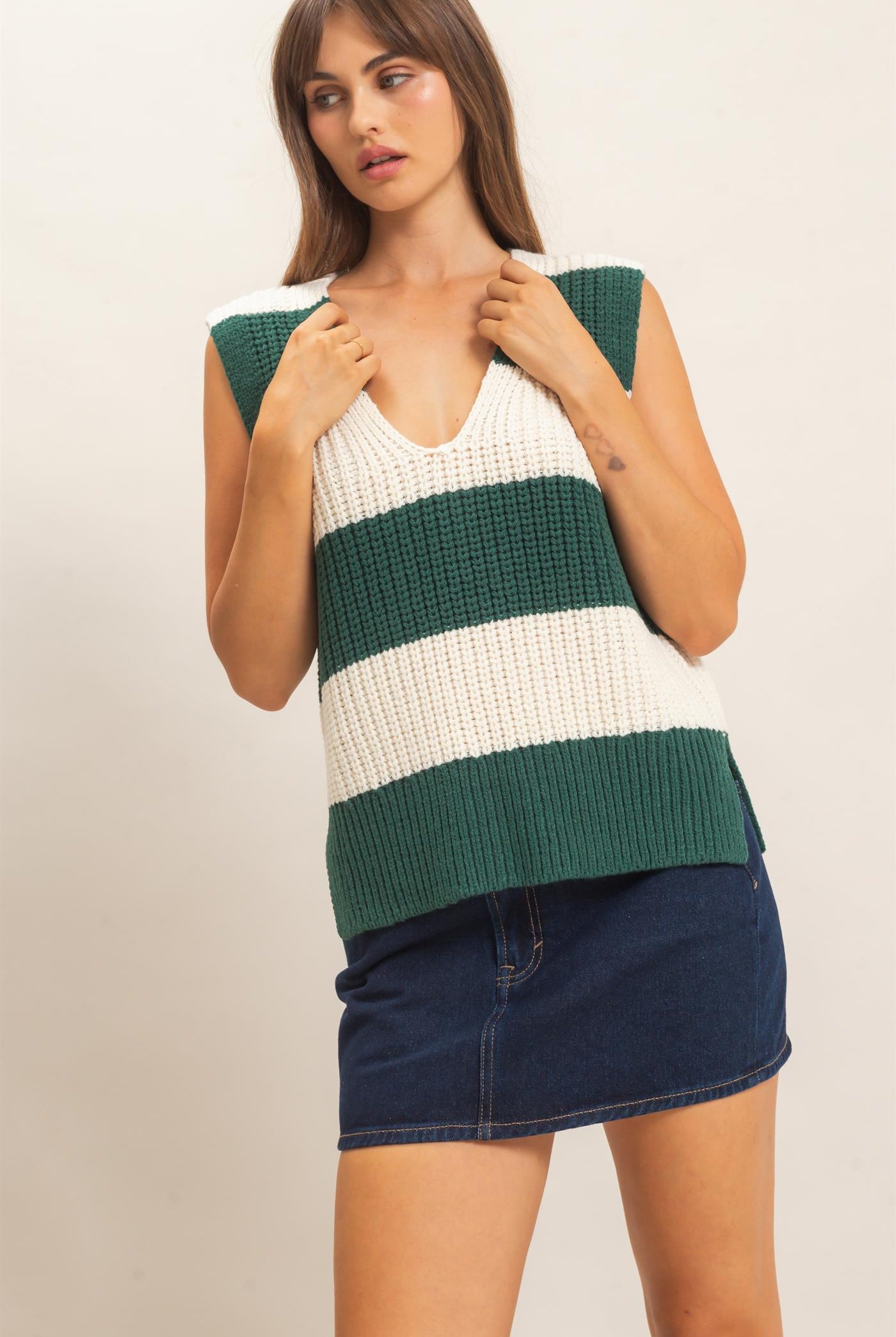 Wholesale V-Neck Striped Sweater Vest Sweaters HF26E482-D GREEN HYFVE