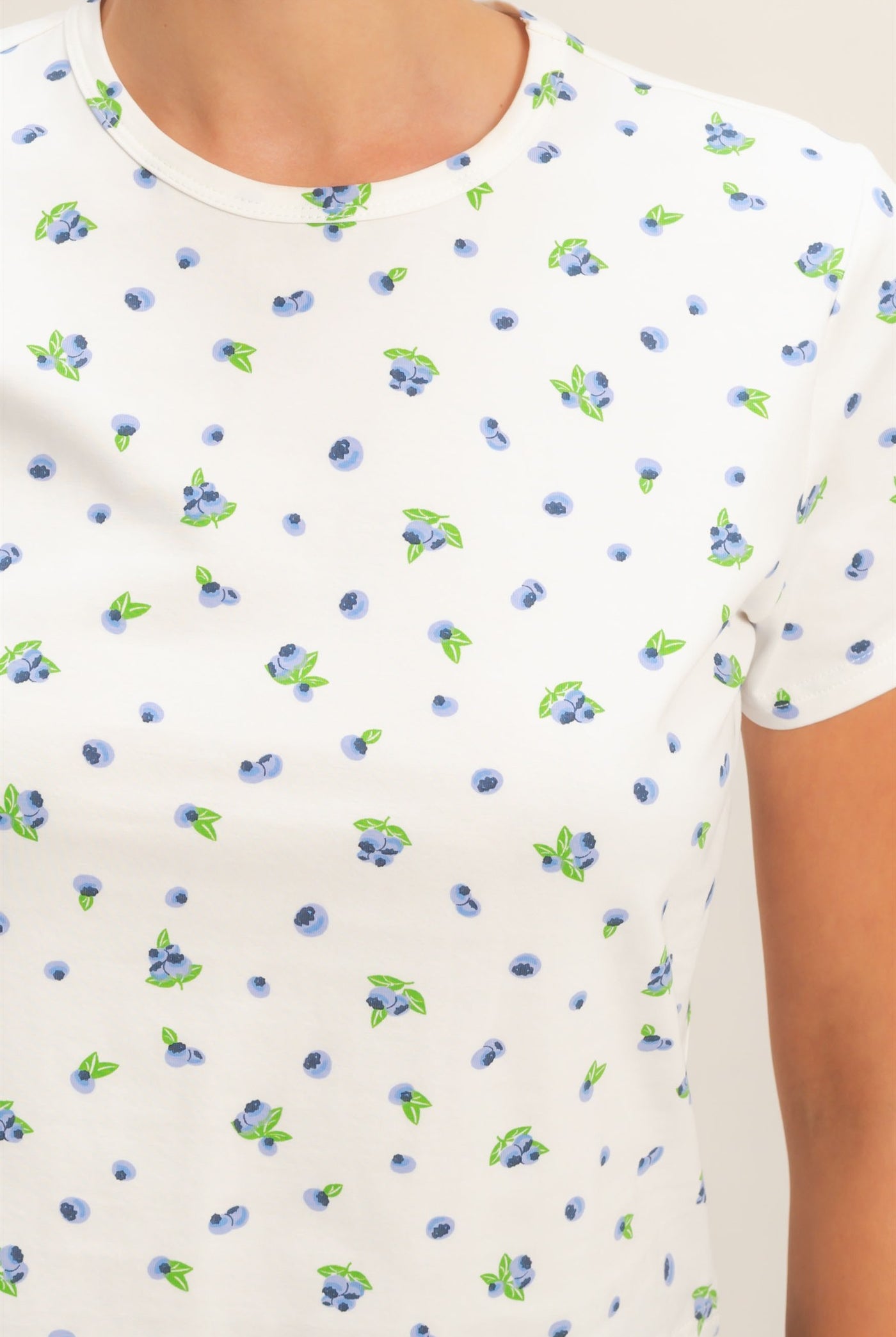 Wholesale Blueberry Print Crew Neck Tee Clothing Tops HF26C787 OFF WHITE HYFVE