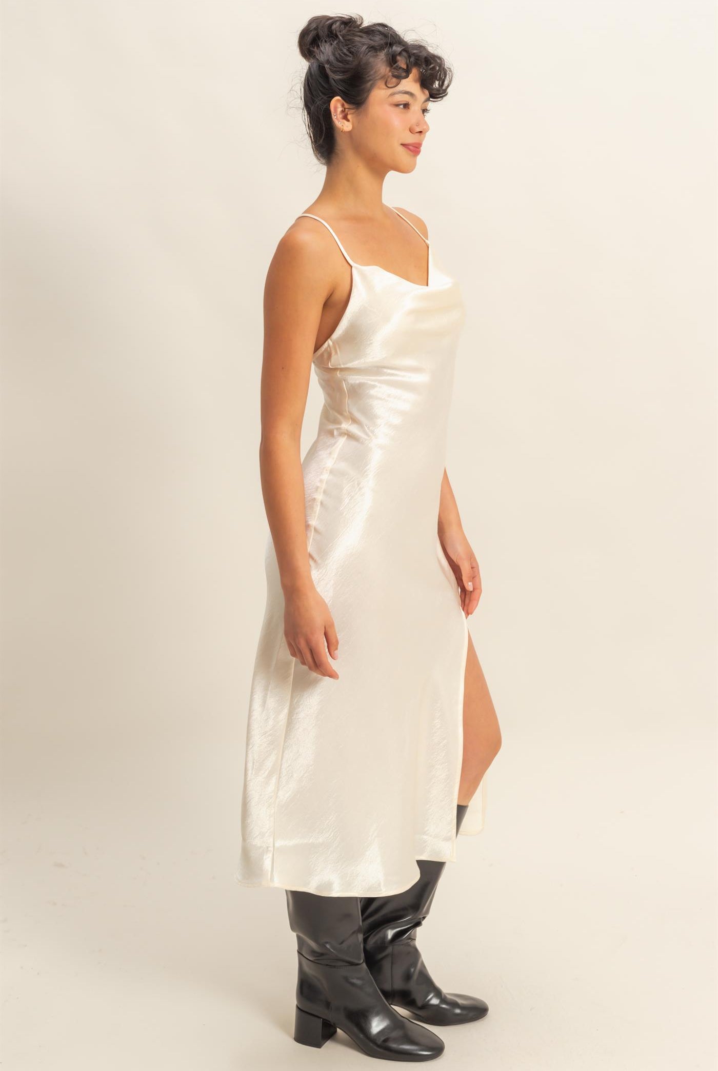 DZ25E902_CREAM_4257372