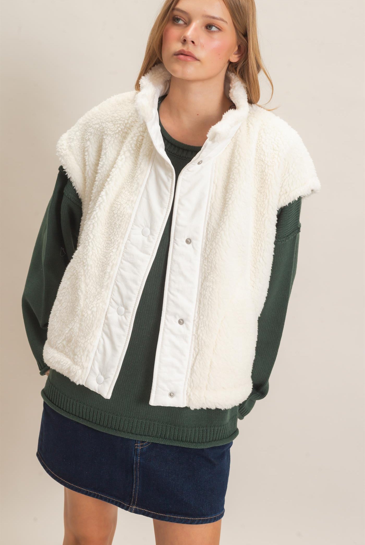 Wholesale Sherpa Vest With Snap Closure Outerwear HF26F131-D WHITE HYFVE