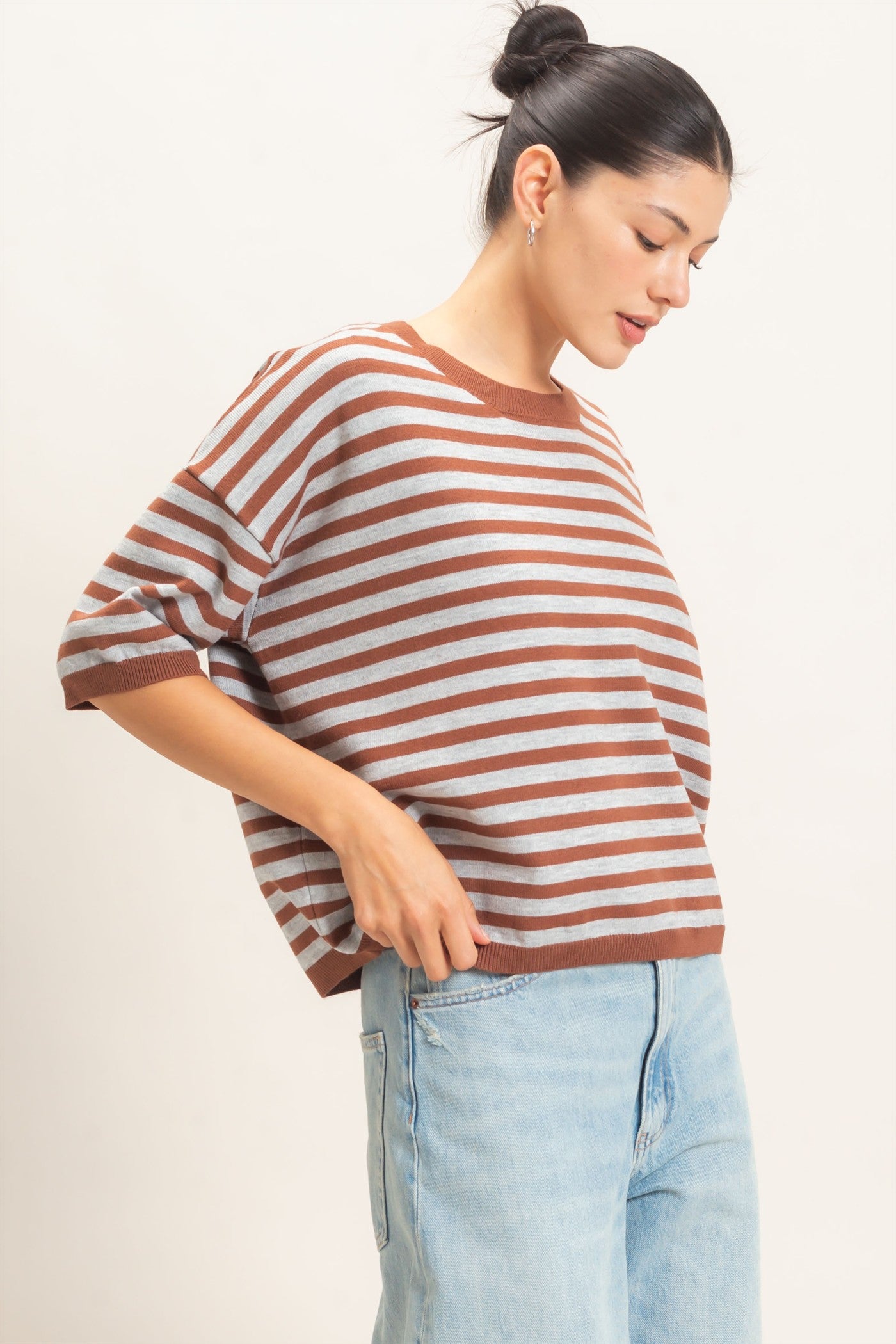 Wholesale Striped Crew Neck Sweater Sweaters HF26E234 BROWN HYFVE