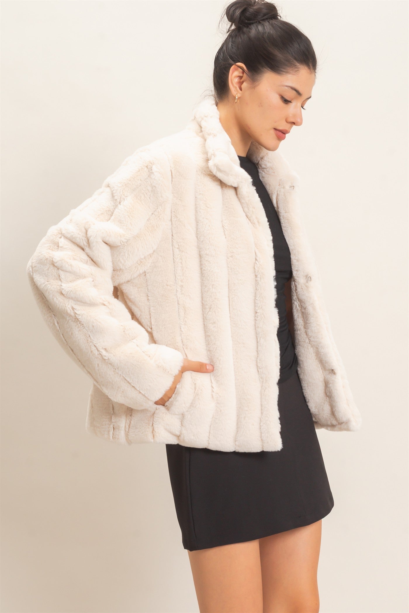Wholesale Faux Fur Jacket Coats & Jackets HF26F203 IVORY HYFVE