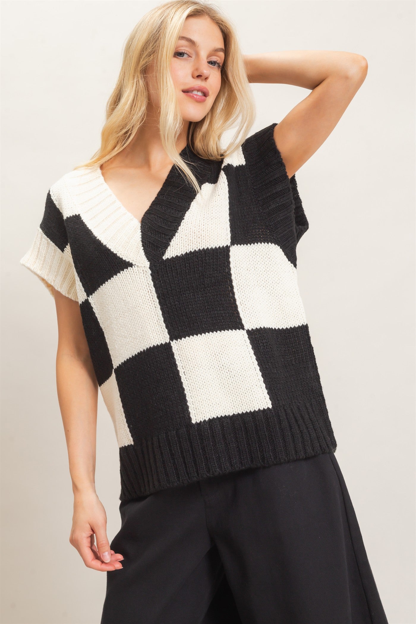 Wholesale Ribbed V-Neck Checkered Sweater Vest Sweaters HF26F180 BLACK HYFVE
