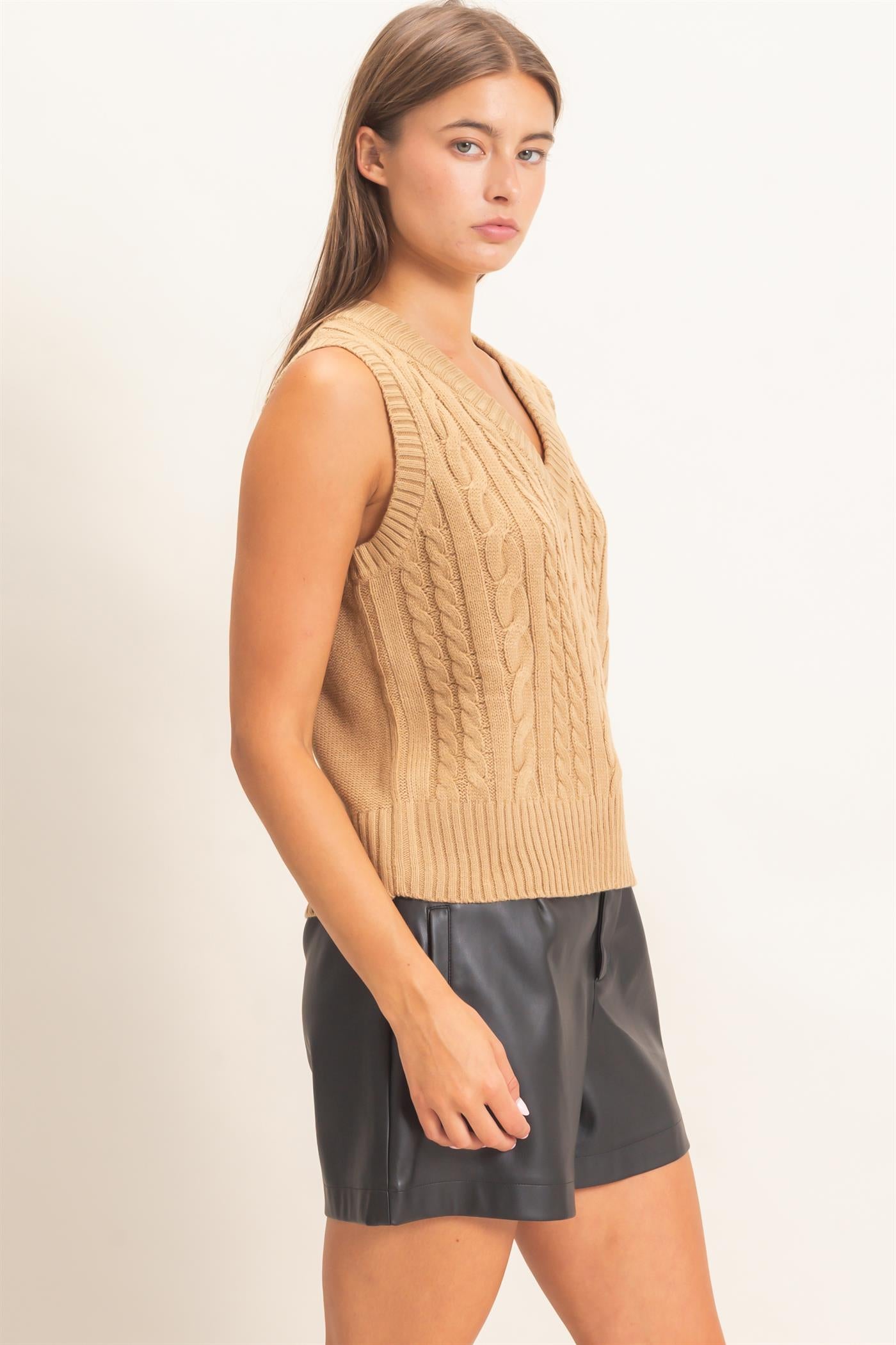 Wholesale Cable Knit V-Neck Sweater Vest Sweaters DZ26E548 TAUPE DOUBLE ZERO