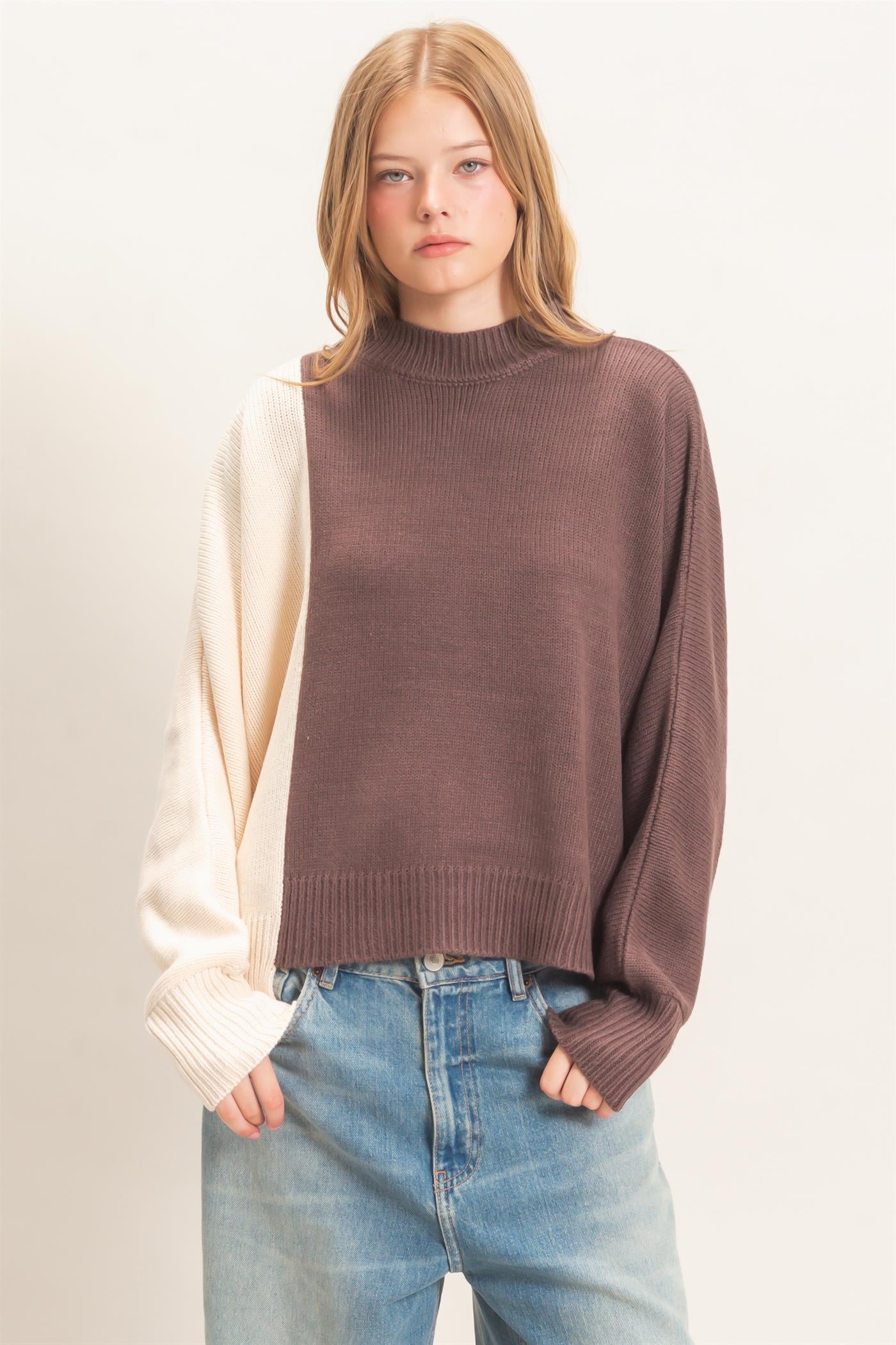 Wholesale Two-Tone Knit Sweater Sweaters HF26F184 BROWN HYFVE
