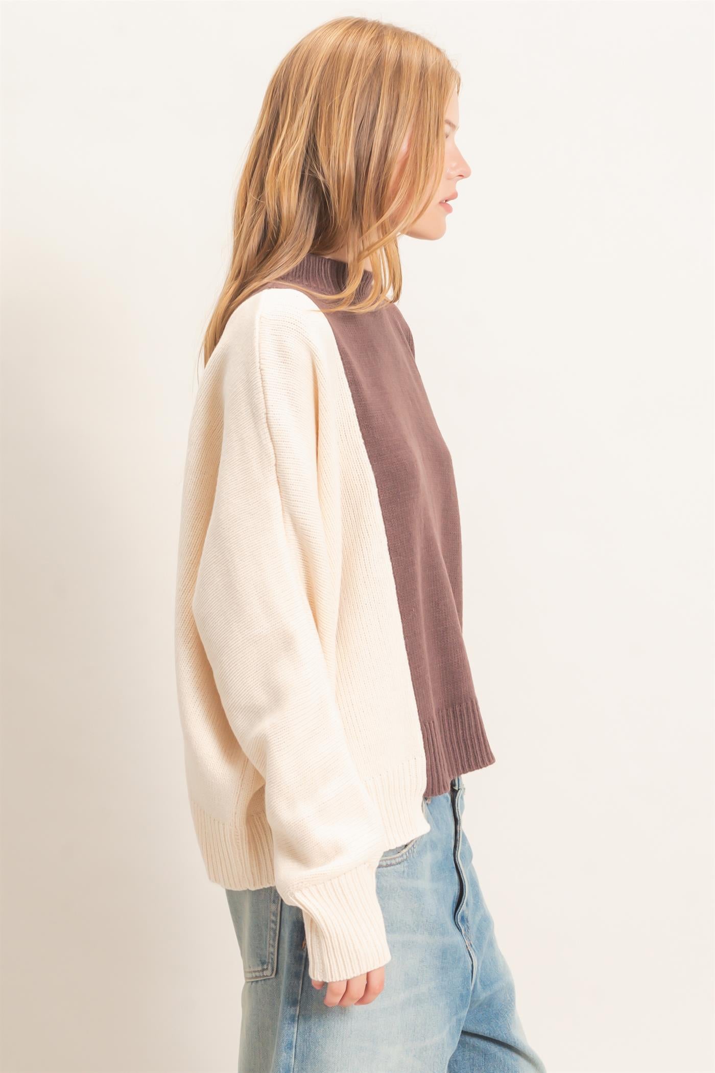 Wholesale Two-Tone Knit Sweater Sweaters HF26F184 BROWN HYFVE