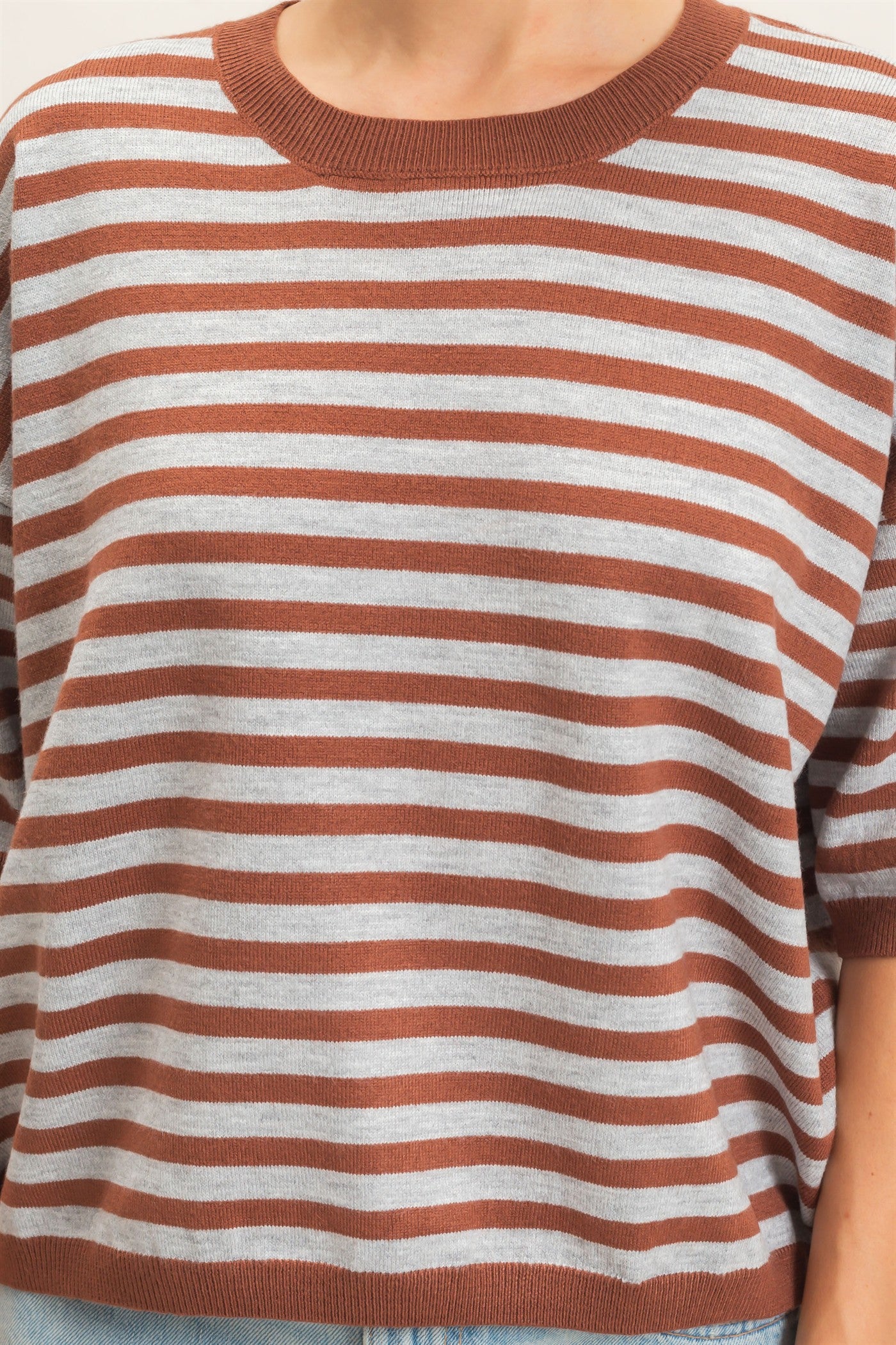 Wholesale Striped Crew Neck Sweater Sweaters HF26E234 BROWN HYFVE