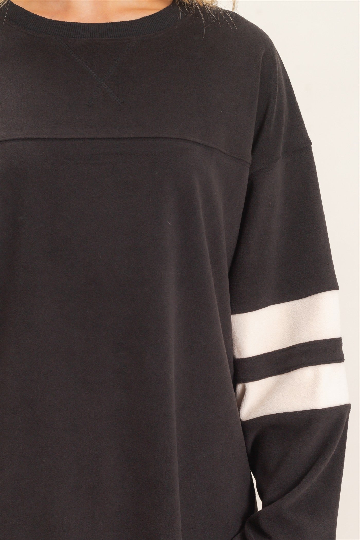 Wholesale Crew Neck Long Sleeve Sweatshirt Sweatshirts HF26E425 BLACK HYFVE