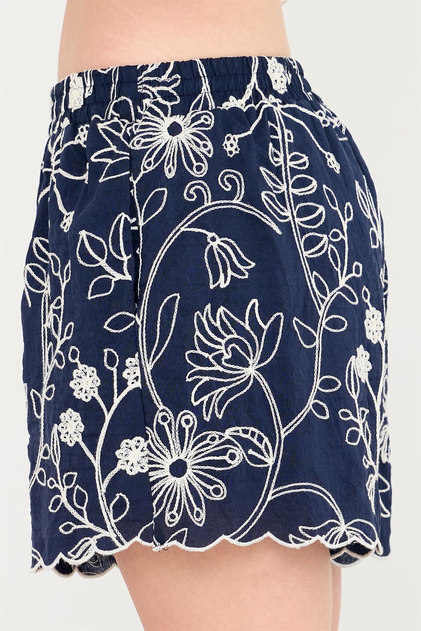 Wholesale Embroidered Scallop Hem Shorts Shorts HF26E391-D NAVY HYFVE