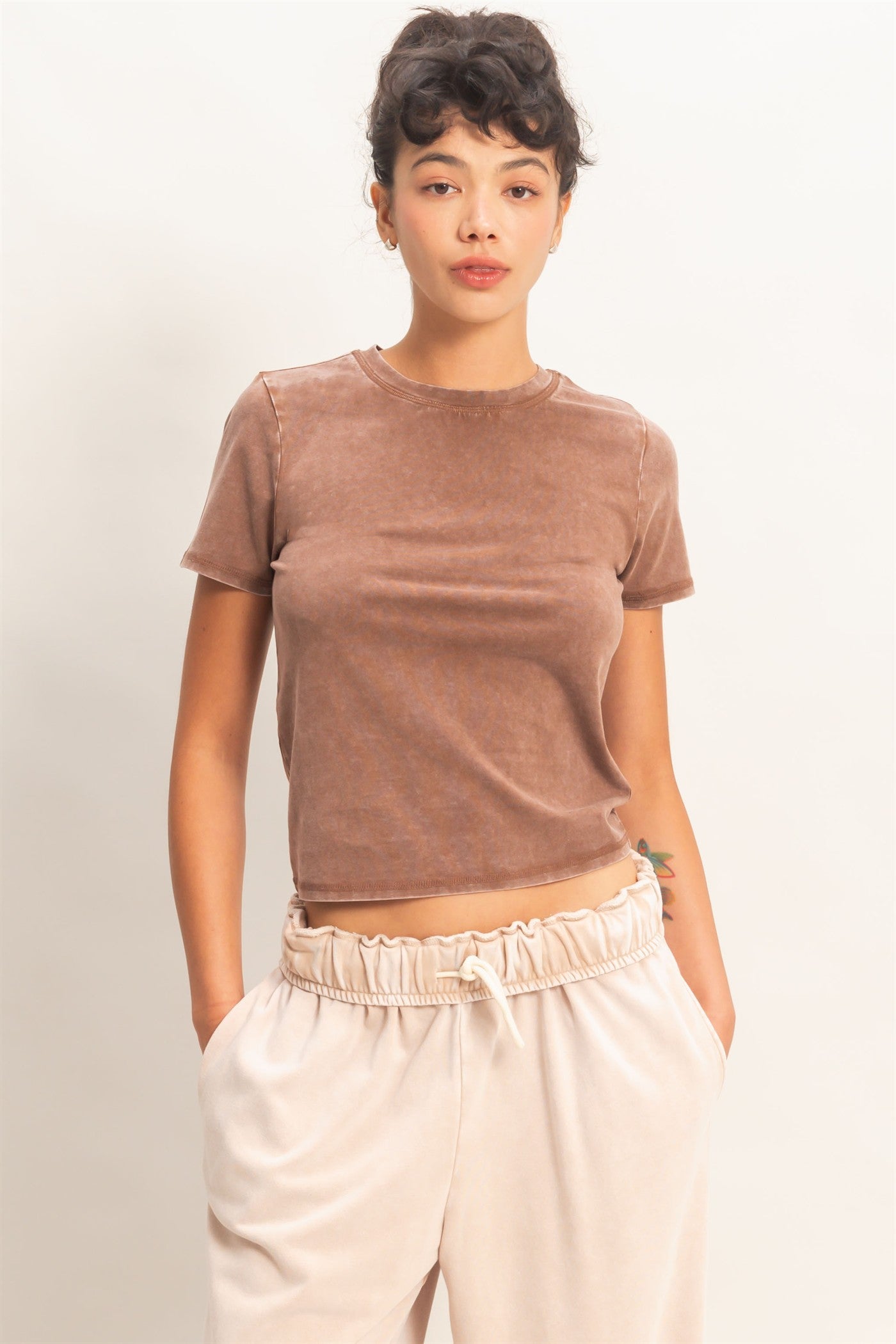 Wholesale Mineral Washed Short Sleeve Crew Neck Top T-Shirts DZ26A743 CHOCOLATE DOUBLE ZERO