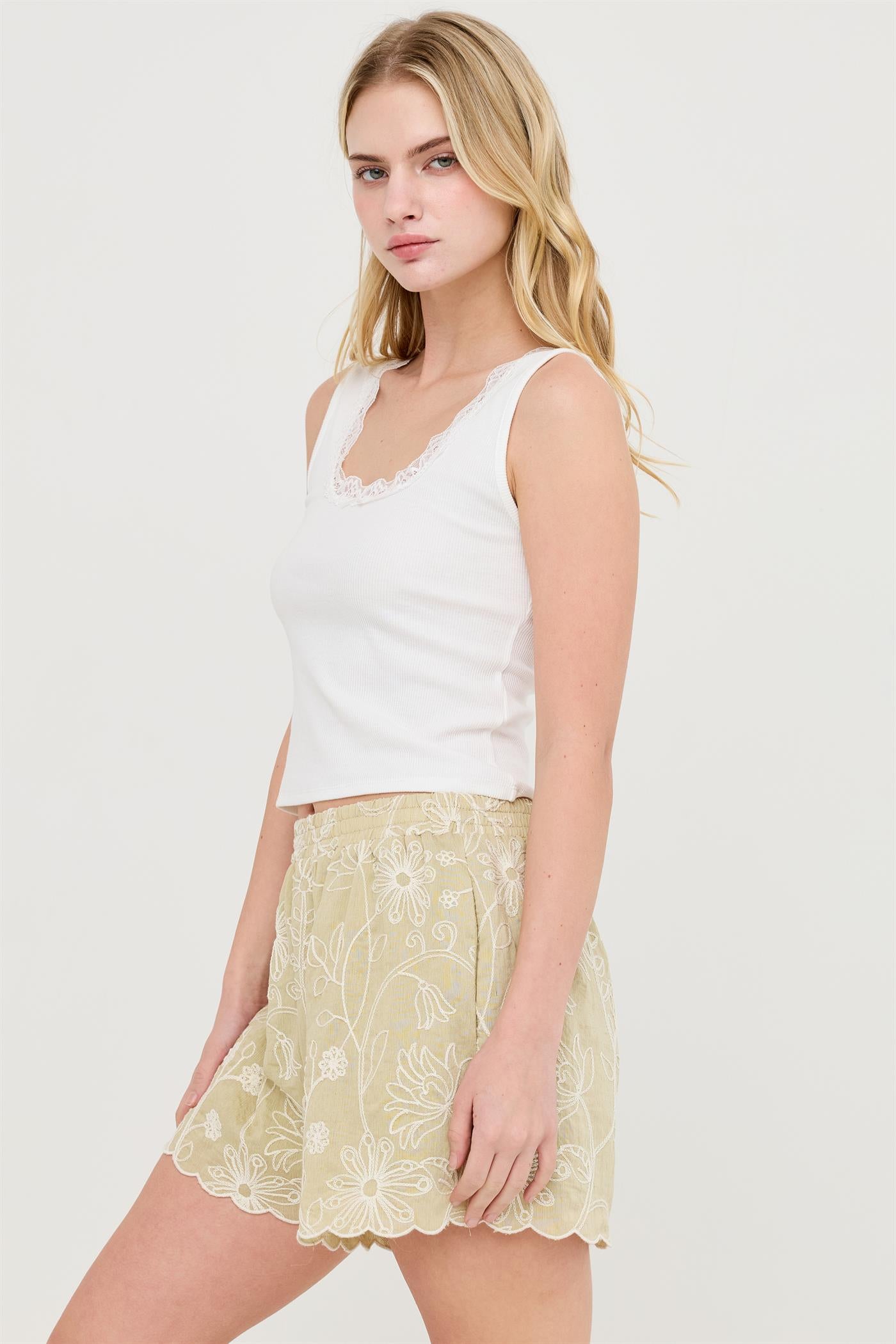 Wholesale Lace Trim Ribbed Tank Top Clothing Tops HF26A295 WHITE HYFVE