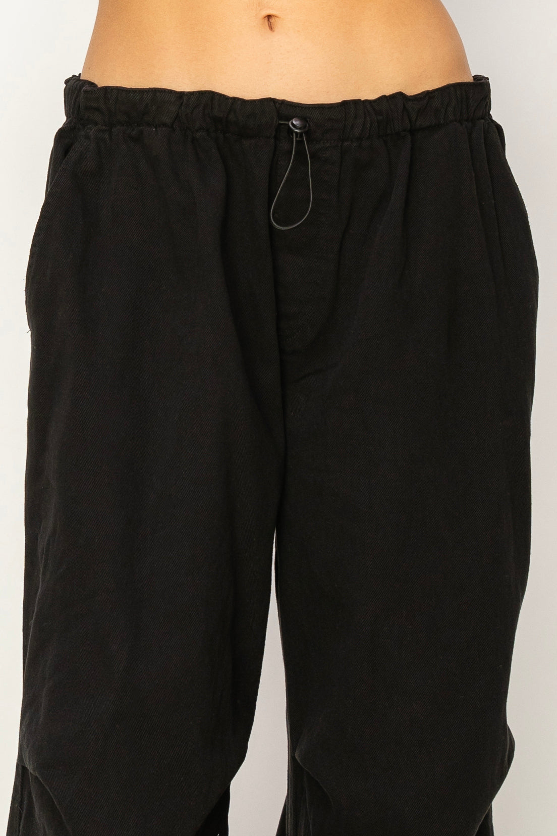 Wholesale Mid Rise Parachute Pants Pants DZ24A518 BLACK DOUBLE ZERO