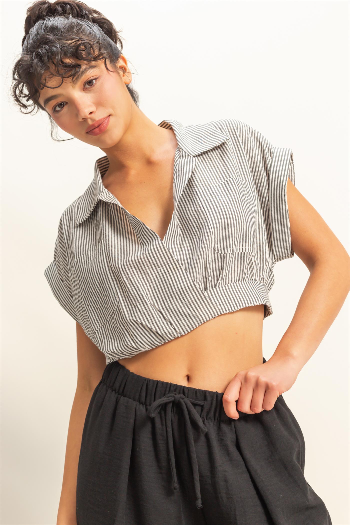 Wholesale Striped Short Sleeve Cropped Top Blouses DZ25C431 BLACK/WHITE DOUBLE ZERO