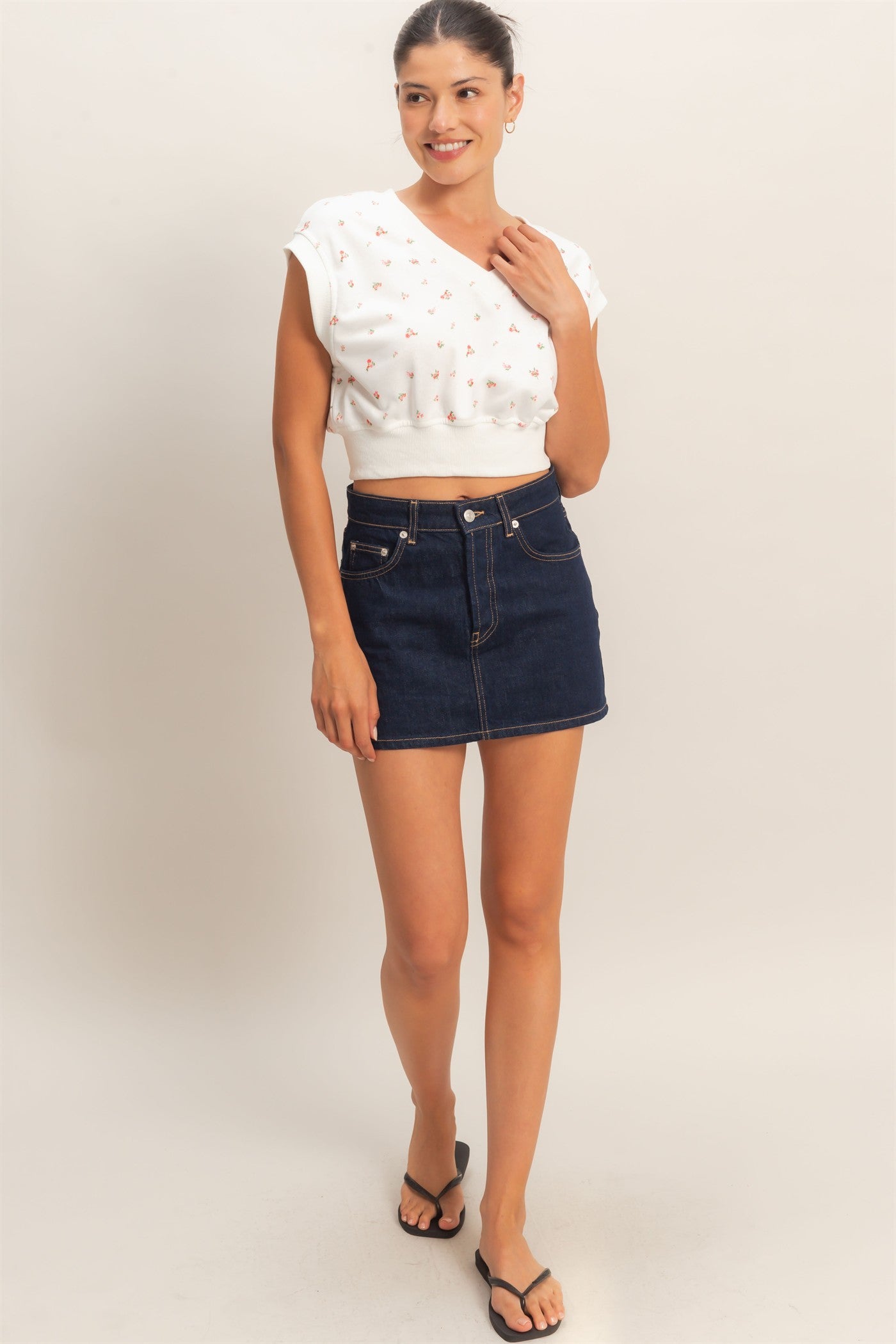 Wholesale Floral V-Neck Drawstring Top Clothing Tops HF26C372 WHITE/RED HYFVE